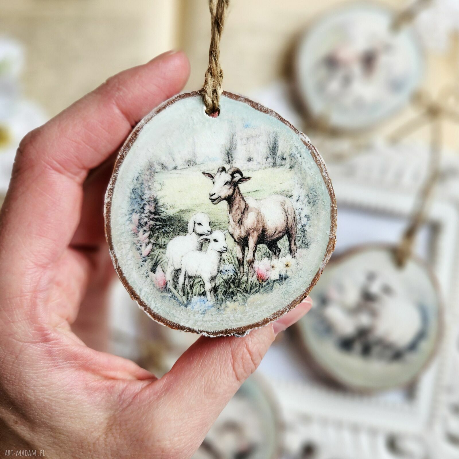 dekoracje wielkanocne: Wiosenne zawieszki plasterki decoupage Hand Made