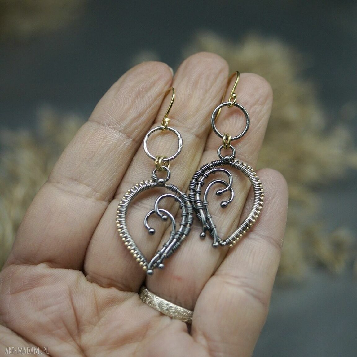 Długie kolczyki wire wrapping Lethias z oksydowanego i pozłacanego srebra