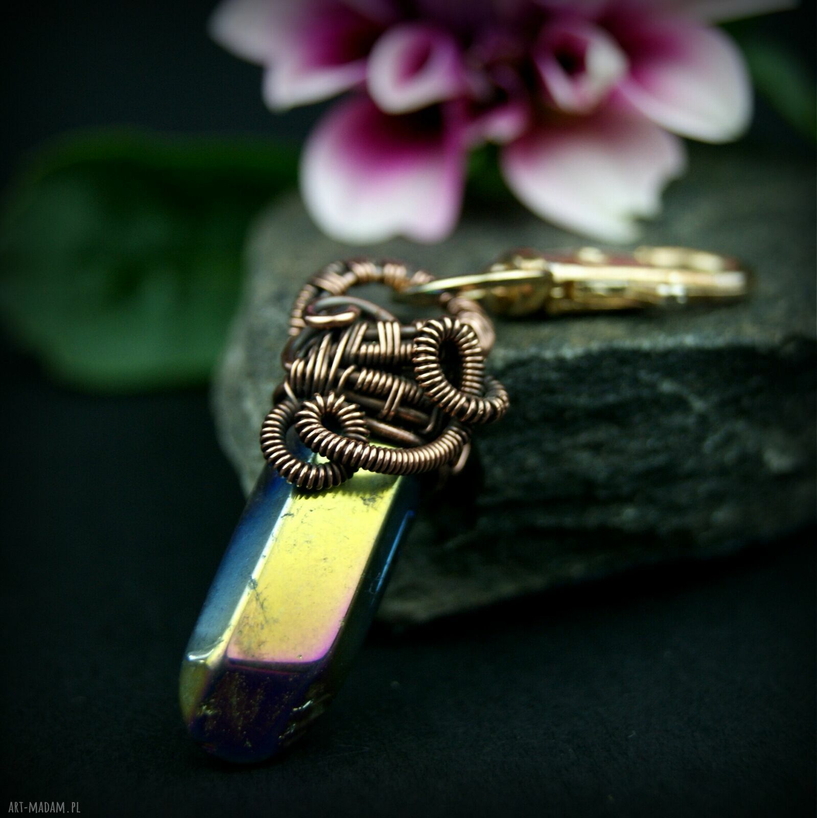 Brelok do kluczy z kwarcem tytanowym w technice wire wrapping