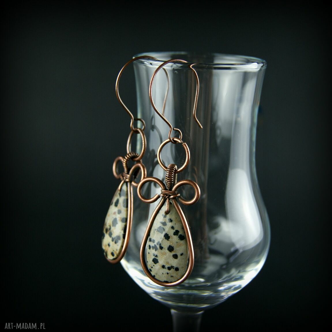 Miedziane kolczyki wire wrapping z jaspisem dalmatyńskim