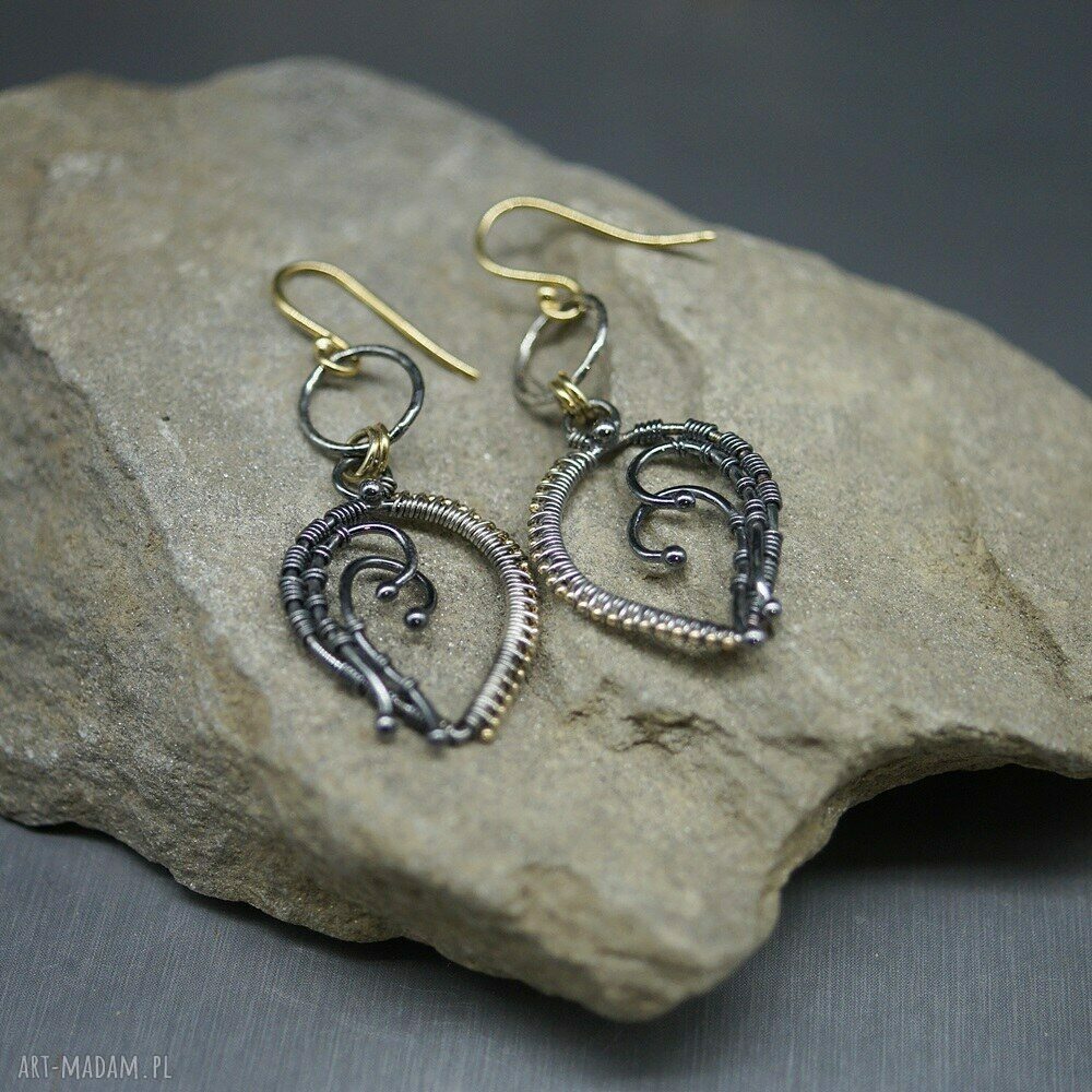 Długie kolczyki wire wrapping Lethias z oksydowanego i pozłacanego srebra