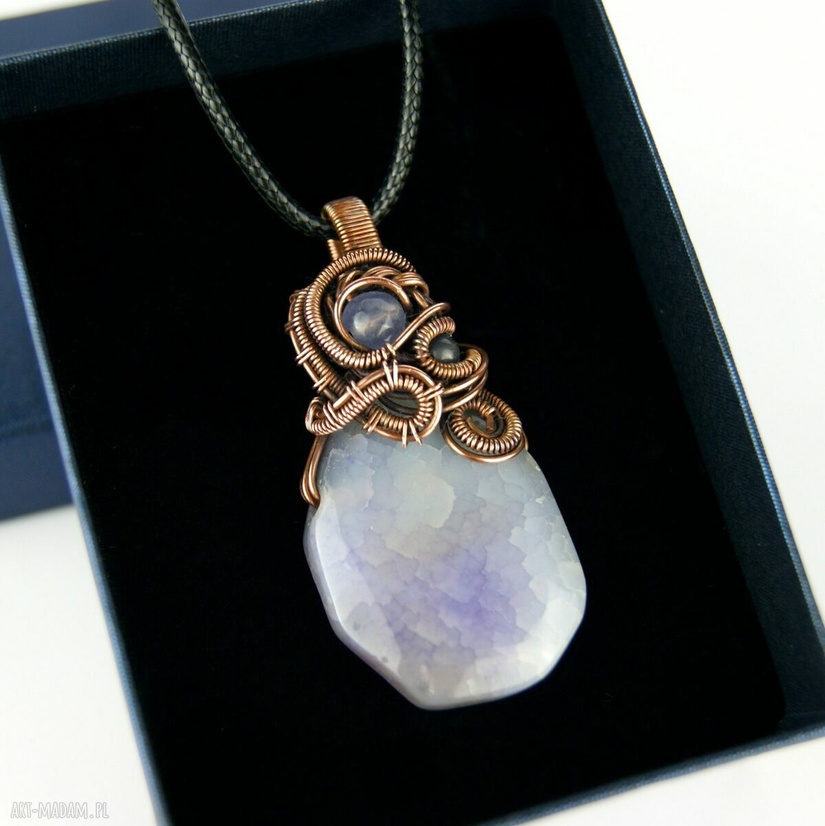 Wisiorek wire wrapping z fioletowym agatem - miedź, oksydowanie i wyjątkowy blask