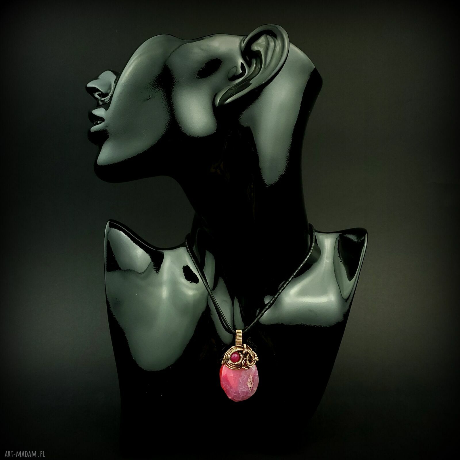 Wisiorek wire wrapping z różowym agatem - miedziana oprawa oksydowana