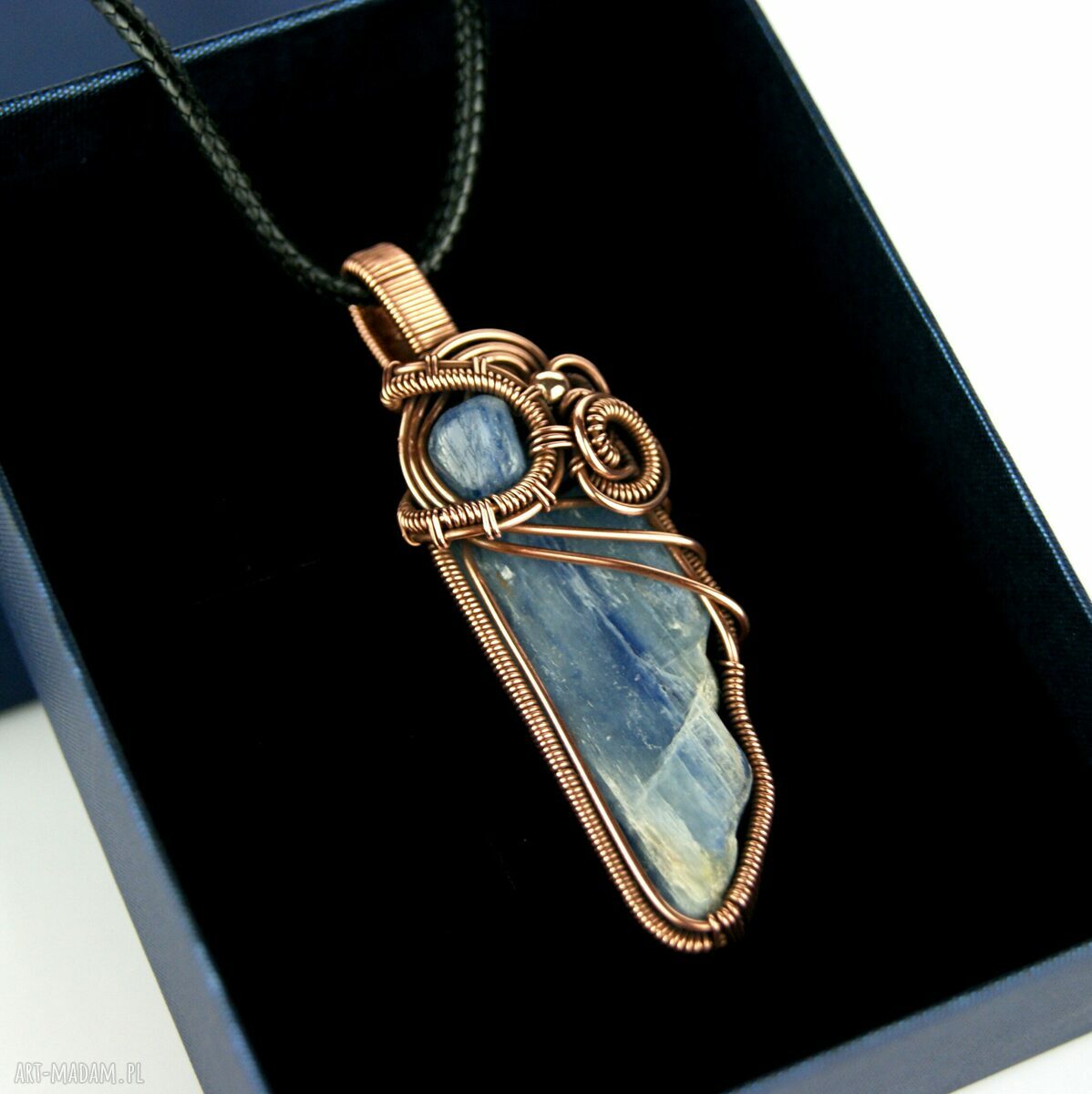 Wisiorek wire wrapping z kyanitem