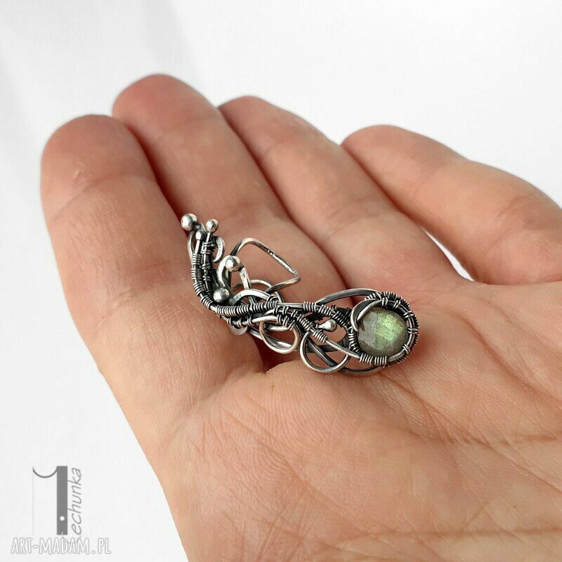 kolczyki: Selene srebrna nausznica z labradorytem handmade