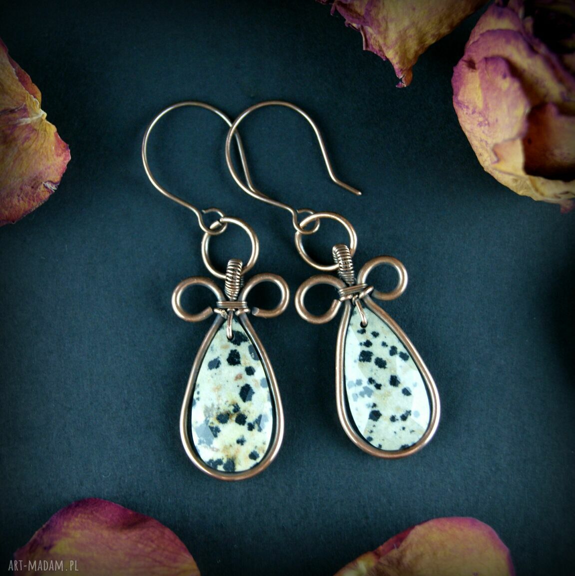 Miedziane kolczyki wire wrapping z jaspisem dalmatyńskim