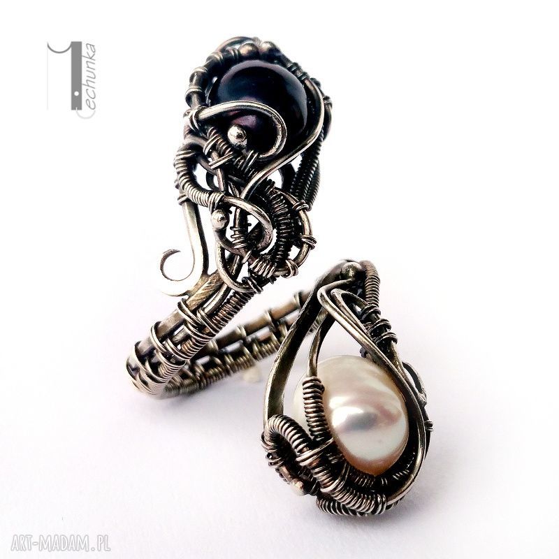 pierścionki: Monochrome V srebrny pierścień z perłami hand made