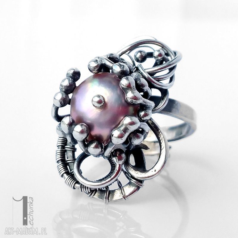 Stamnibus II - srebrny pierścionek z perłą hodowlaną (wire wrapping), regulowany