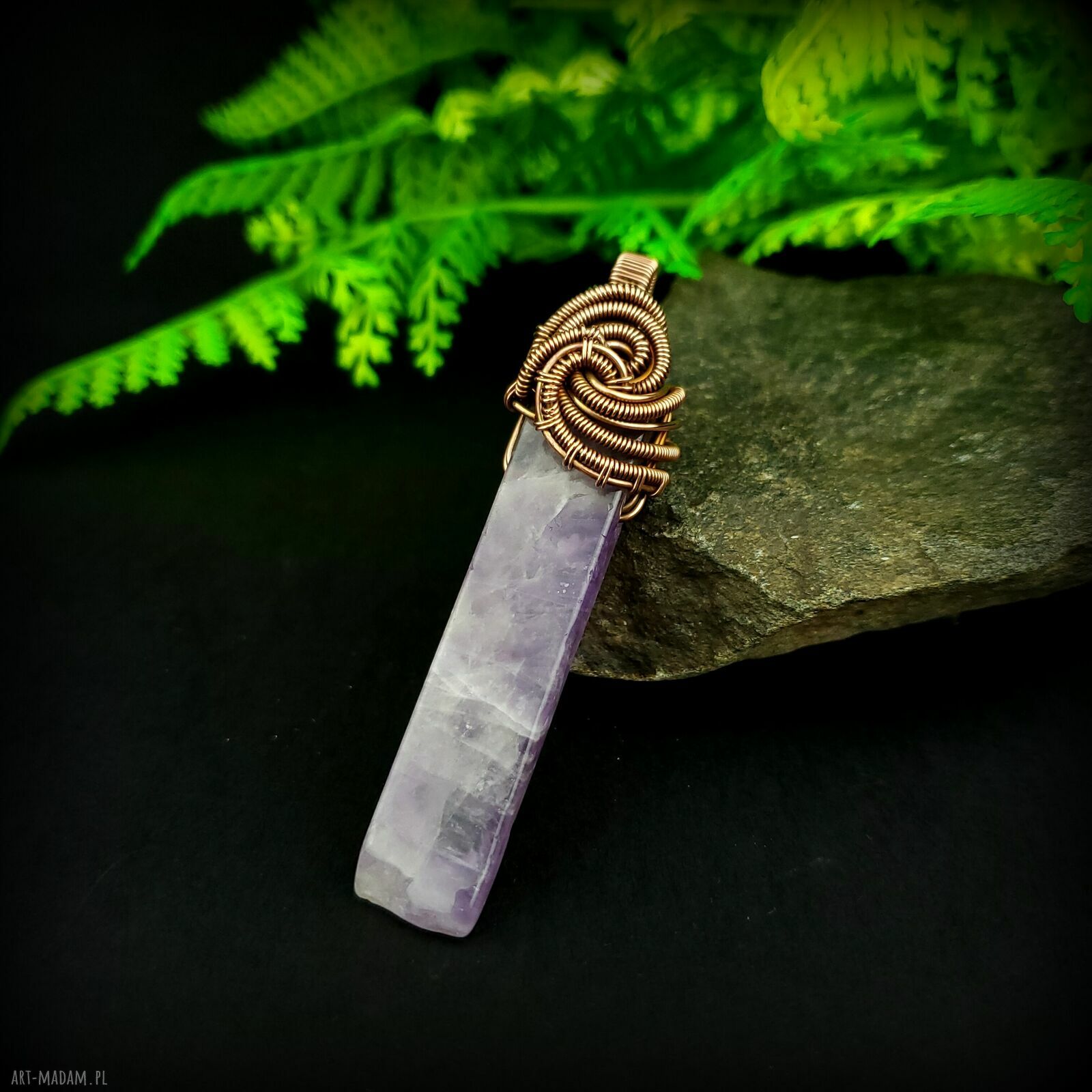 Ręcznie robiony wisiorek z ametystem w technice wire wrapping - miedziany i oksydowany