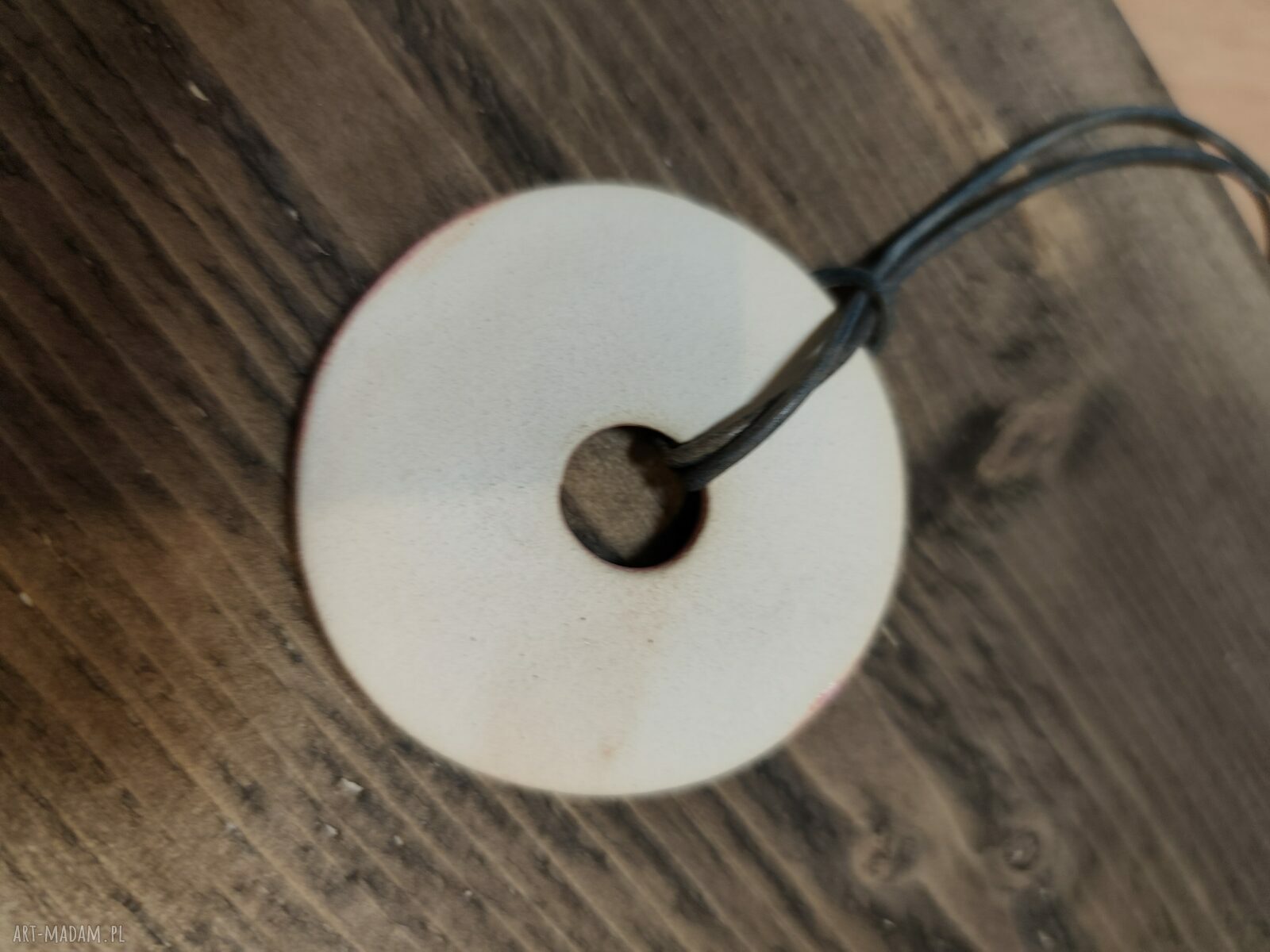 Wisior ceramiczny w kolorze różowym - ręcznie robiona biżuteria autorska
