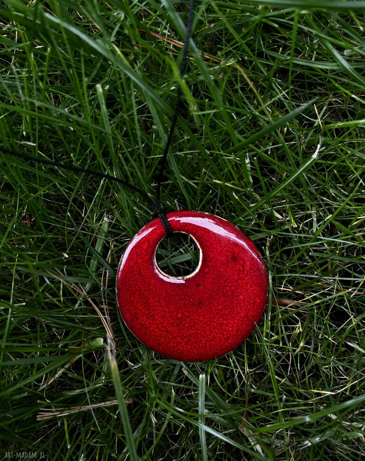 Czerwony ceramiczny wisior handmade