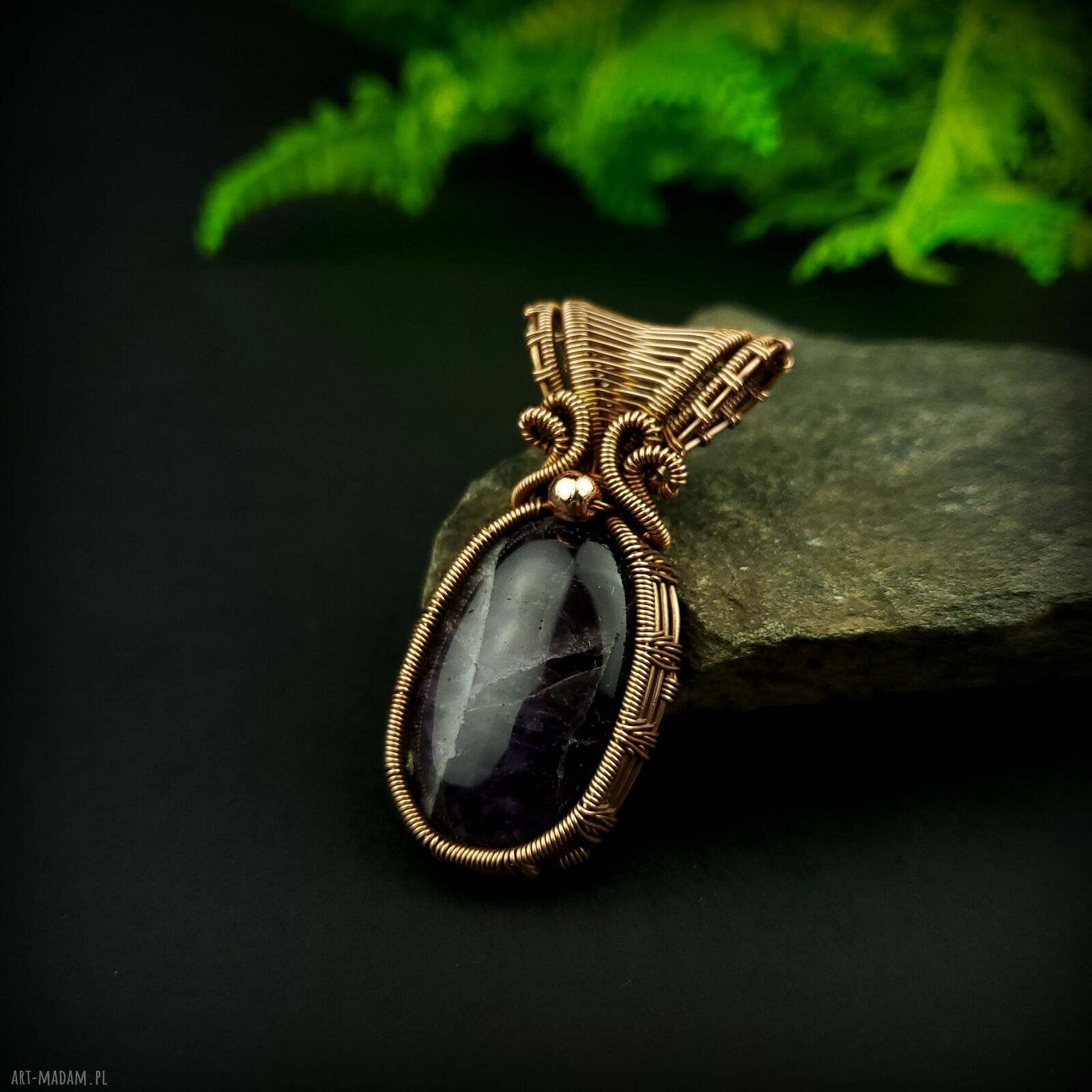 Wisior z ametystem - miedziany wire wrapping z hematytem