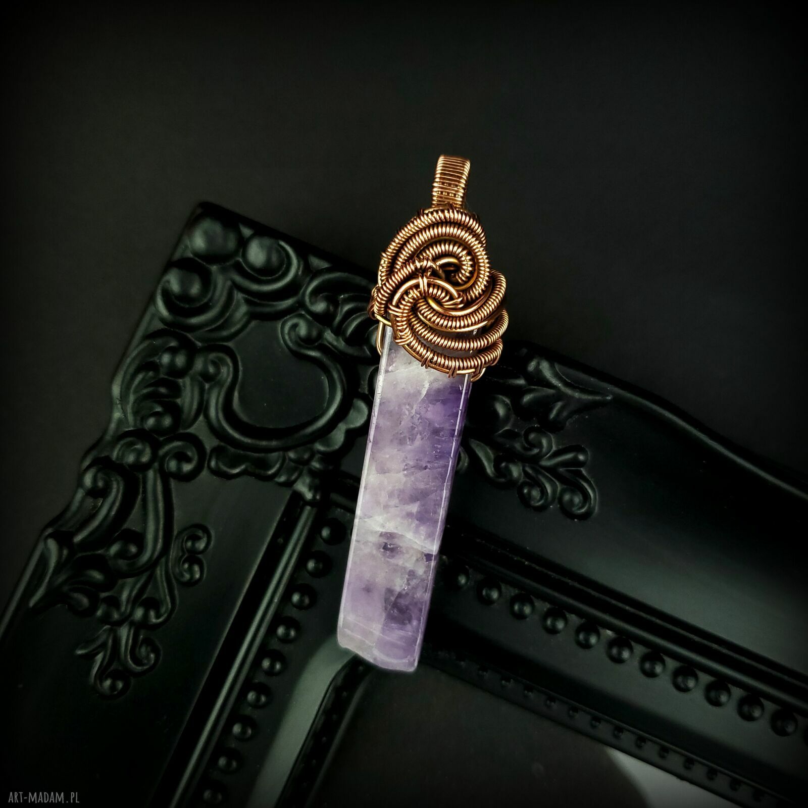 Ręcznie robiony wisiorek z ametystem w technice wire wrapping - miedziany i oksydowany