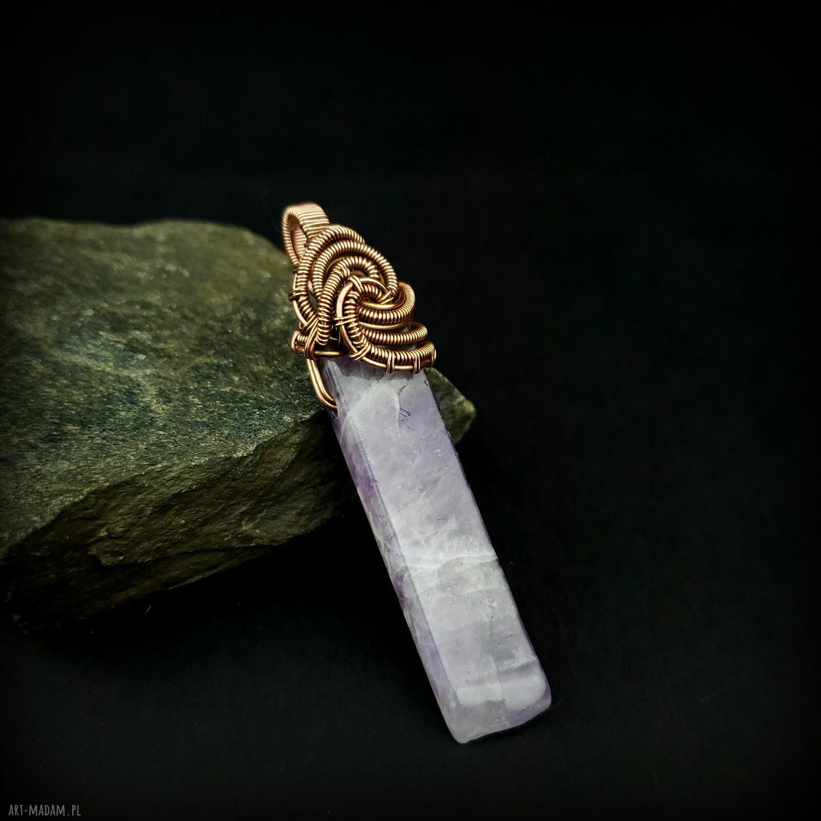 Ręcznie robiony wisiorek z ametystem w technice wire wrapping - miedziany i oksydowany