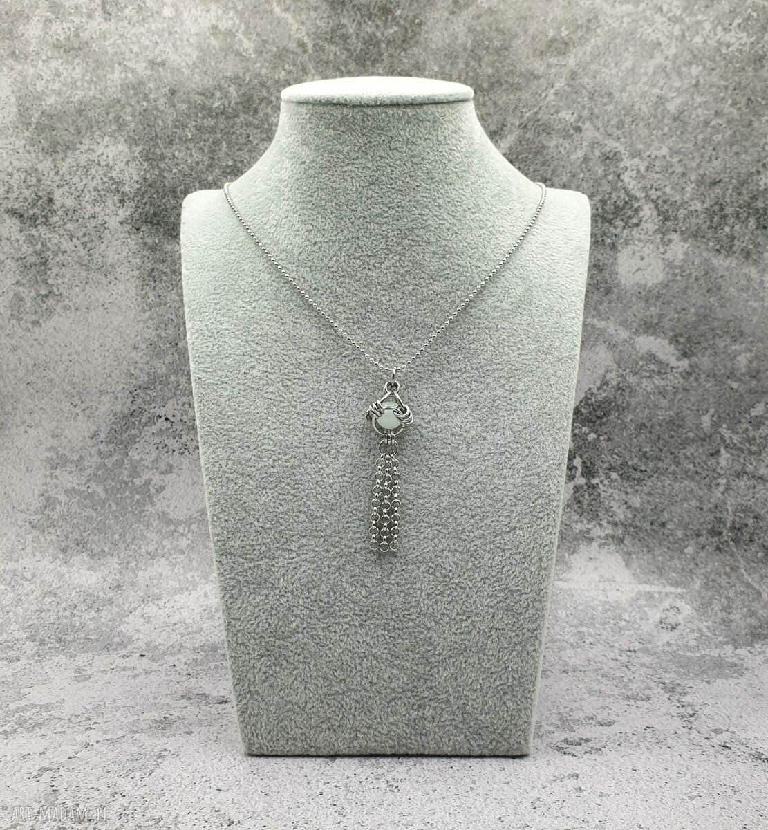 Wisiorek chainmaille z mlecznym jadeitem i agatem - stal szlachetna, regulowany