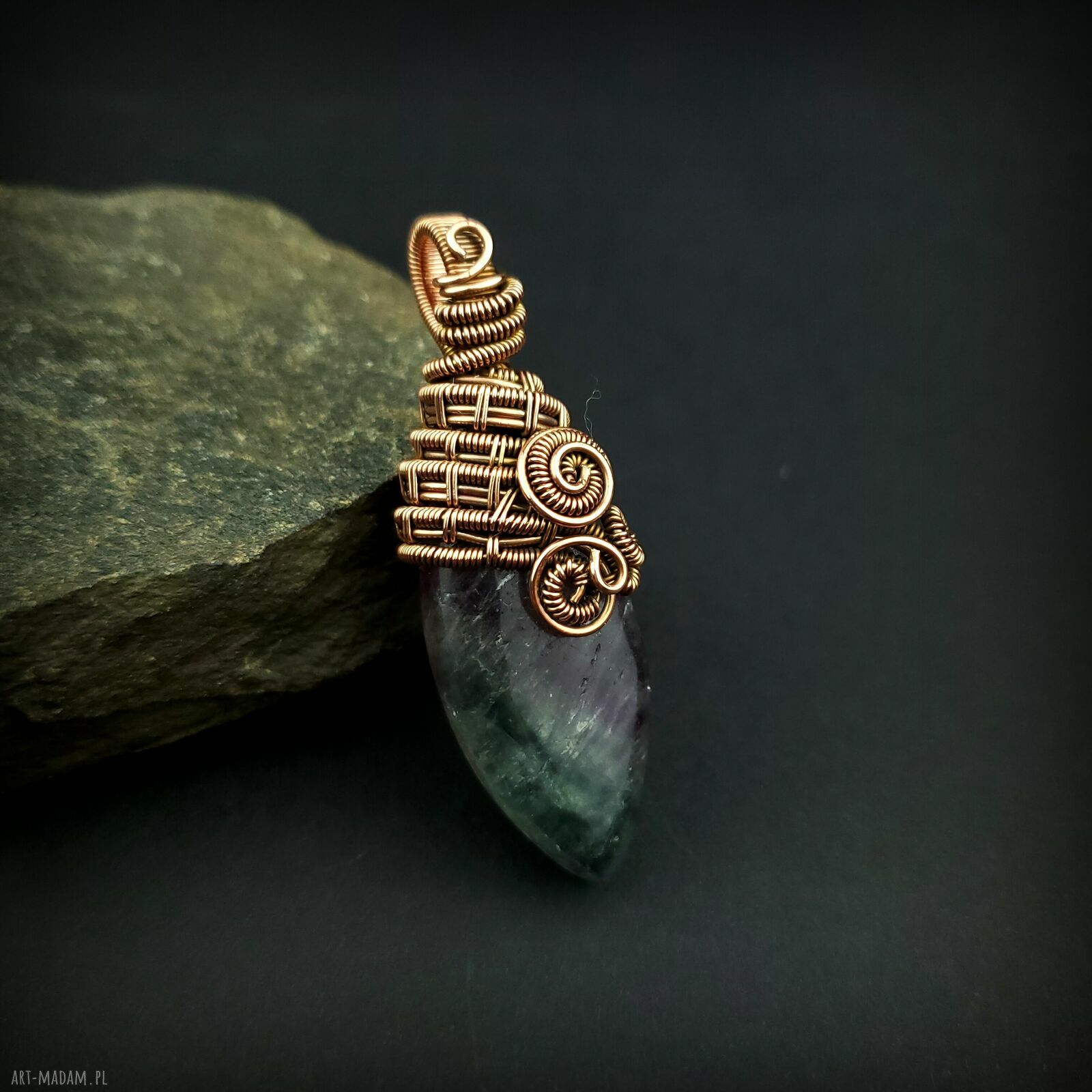Fluorytowy wisiorek w technice wire wrapping