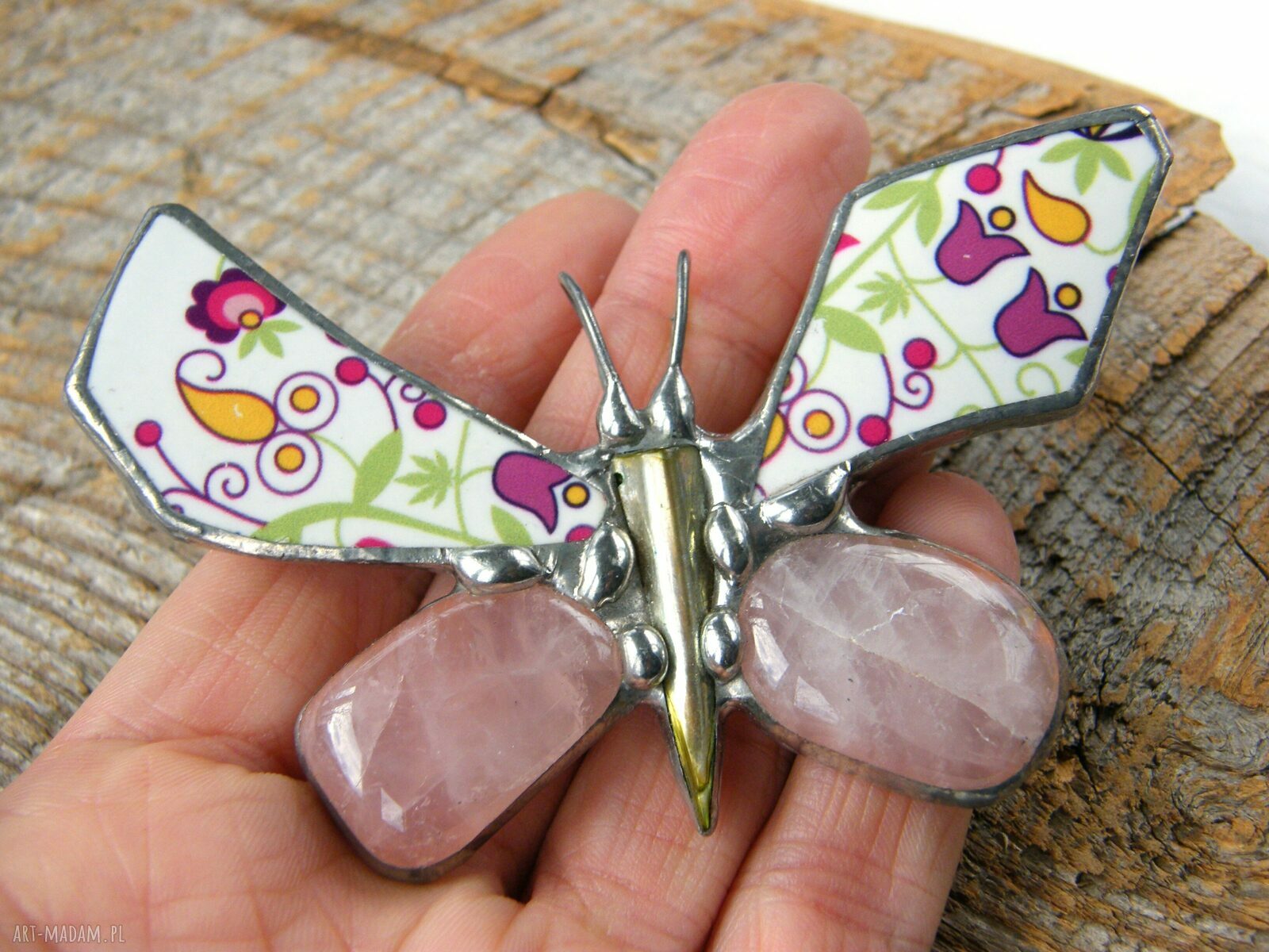Wisiorek folk: motyl z kwarcem różowym (amulet)