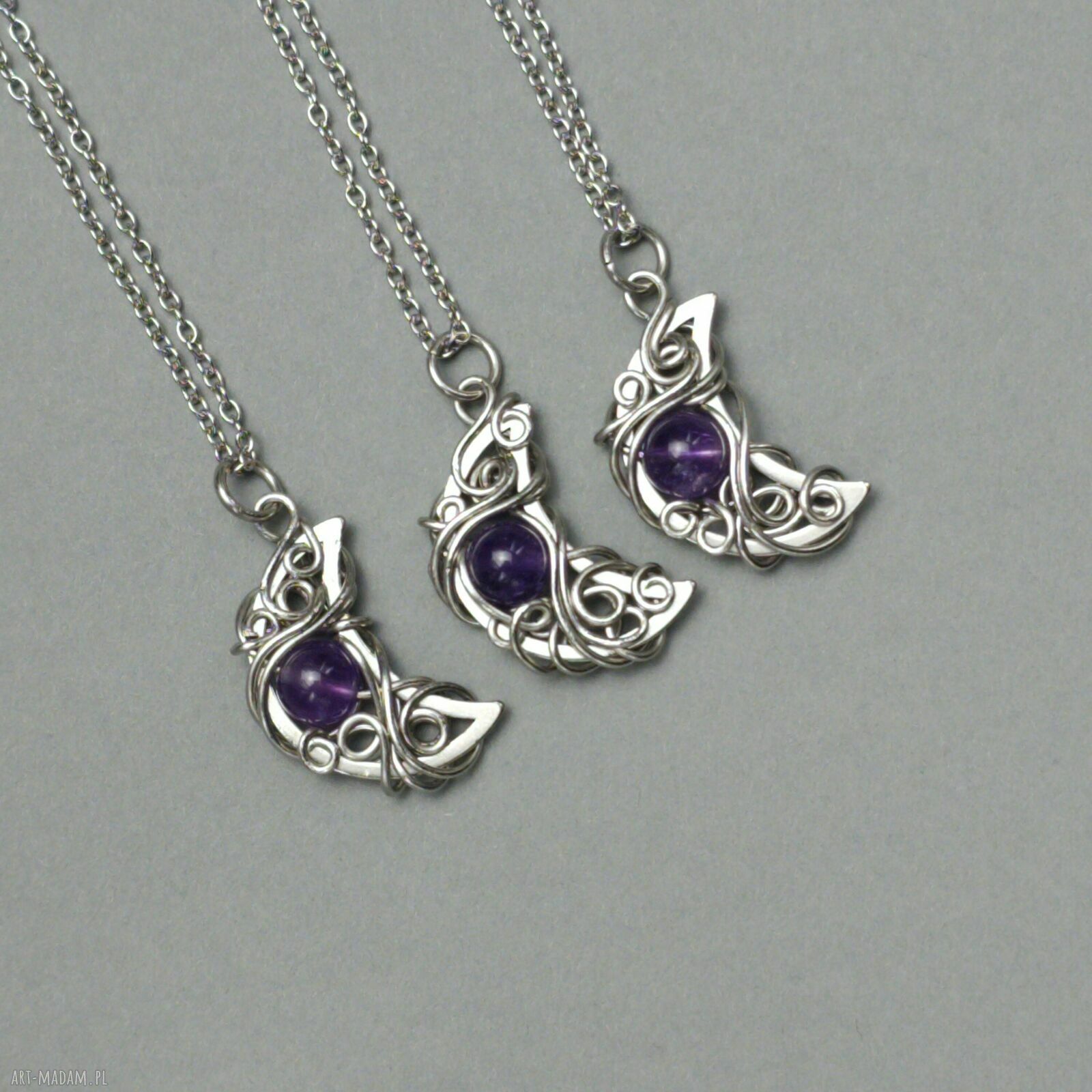 Wisiorek księżyc fioletowy ametyst - lunula wire wrapping ze stali chirurgicznej