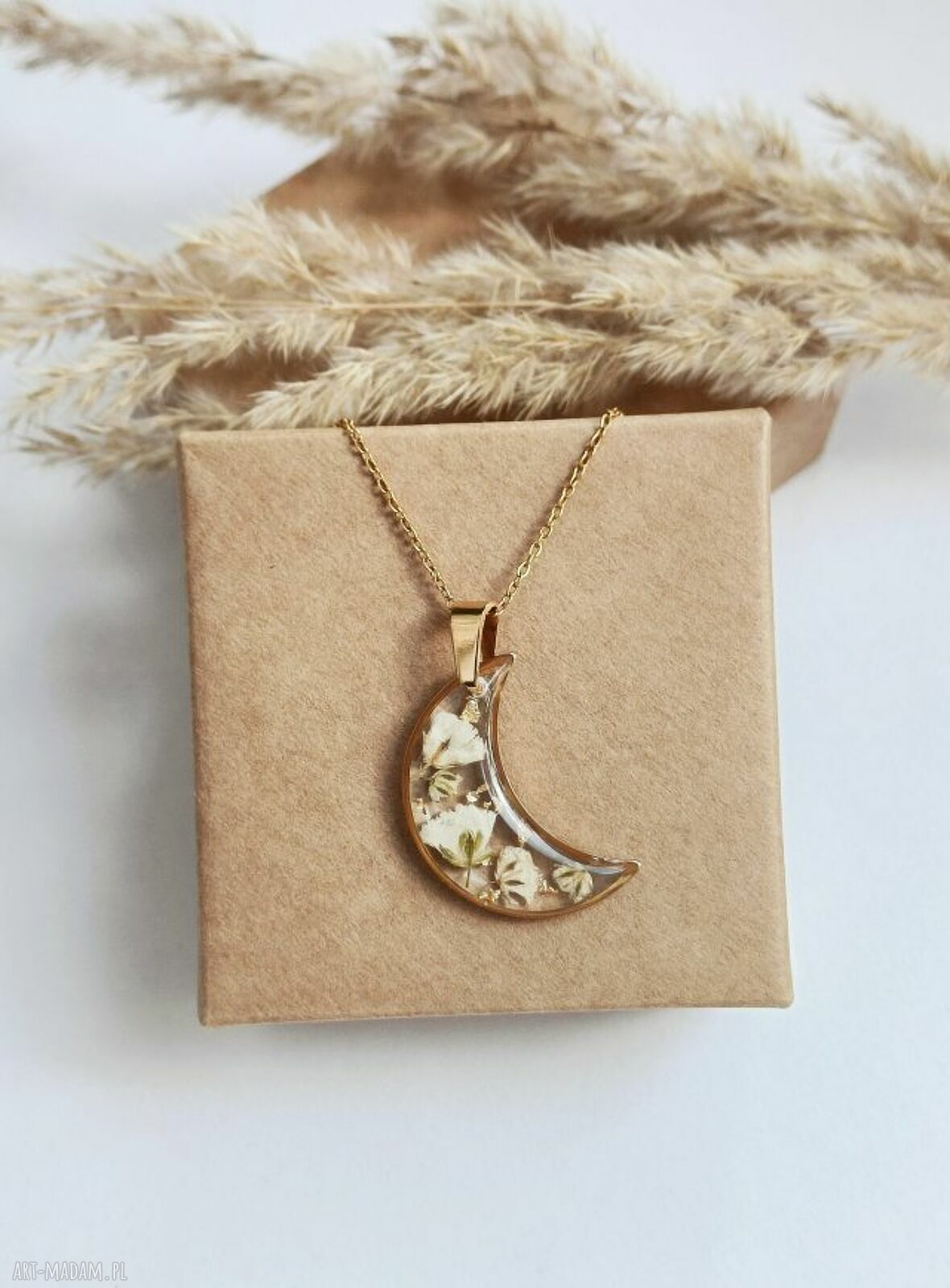 Wisiorek Księżyc z kwiatami białej gipsówki - delikatny naszyjnik handmade