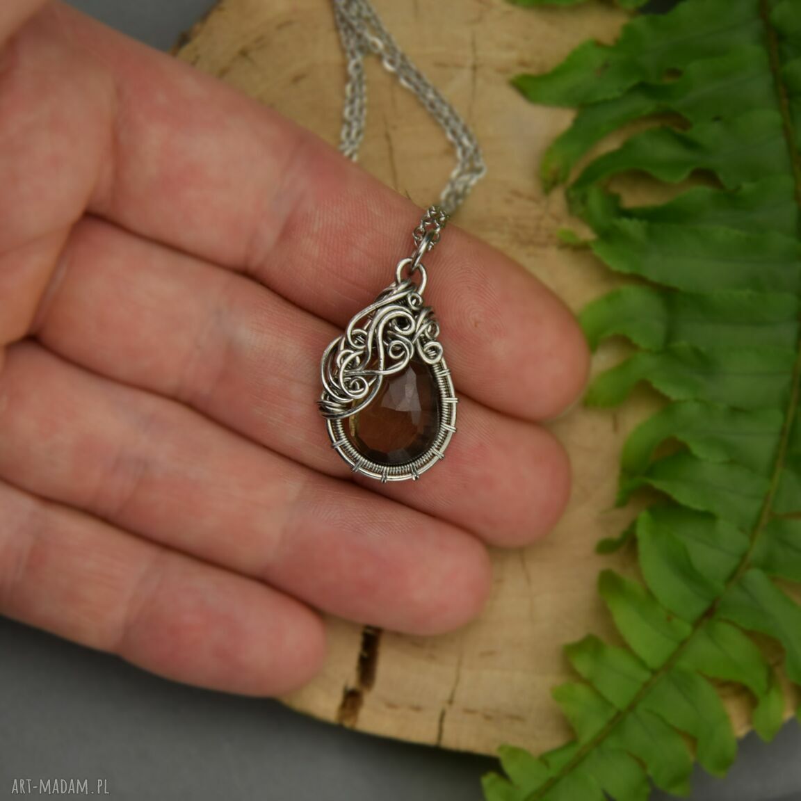 Wisiorek z kwarcem dymnym wire wrapping ze stali chirurgicznej - prezent dla niej