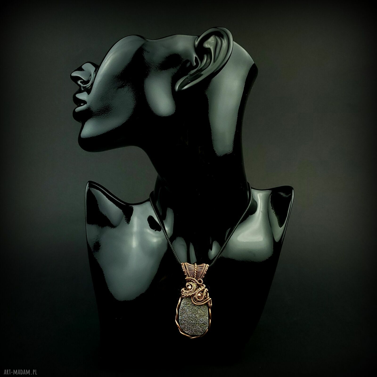 Wisiorek z kwarcem tytanowym - Blue Pearl Art