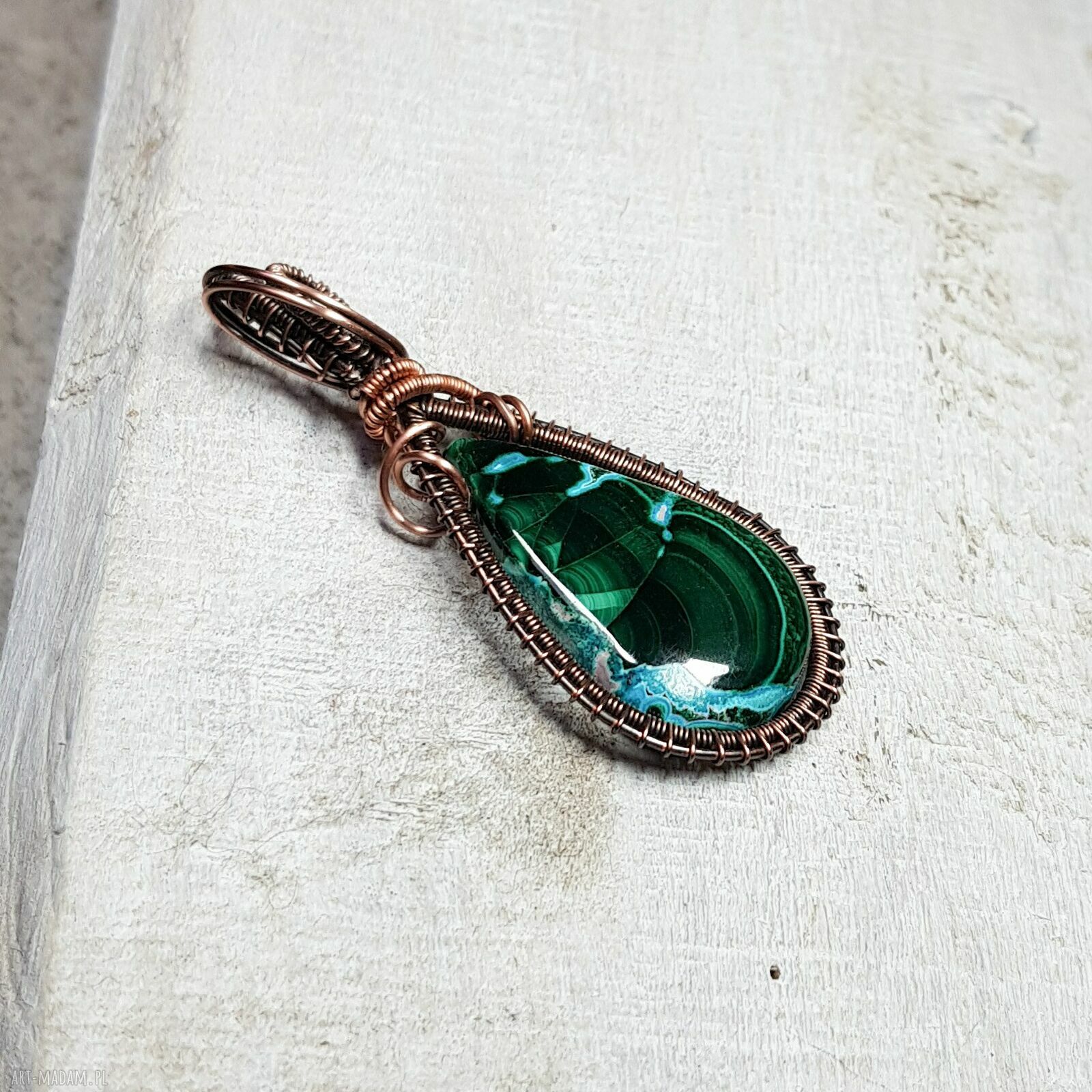 Wisiorek z malachitem i azurytem w technice wire wrapping