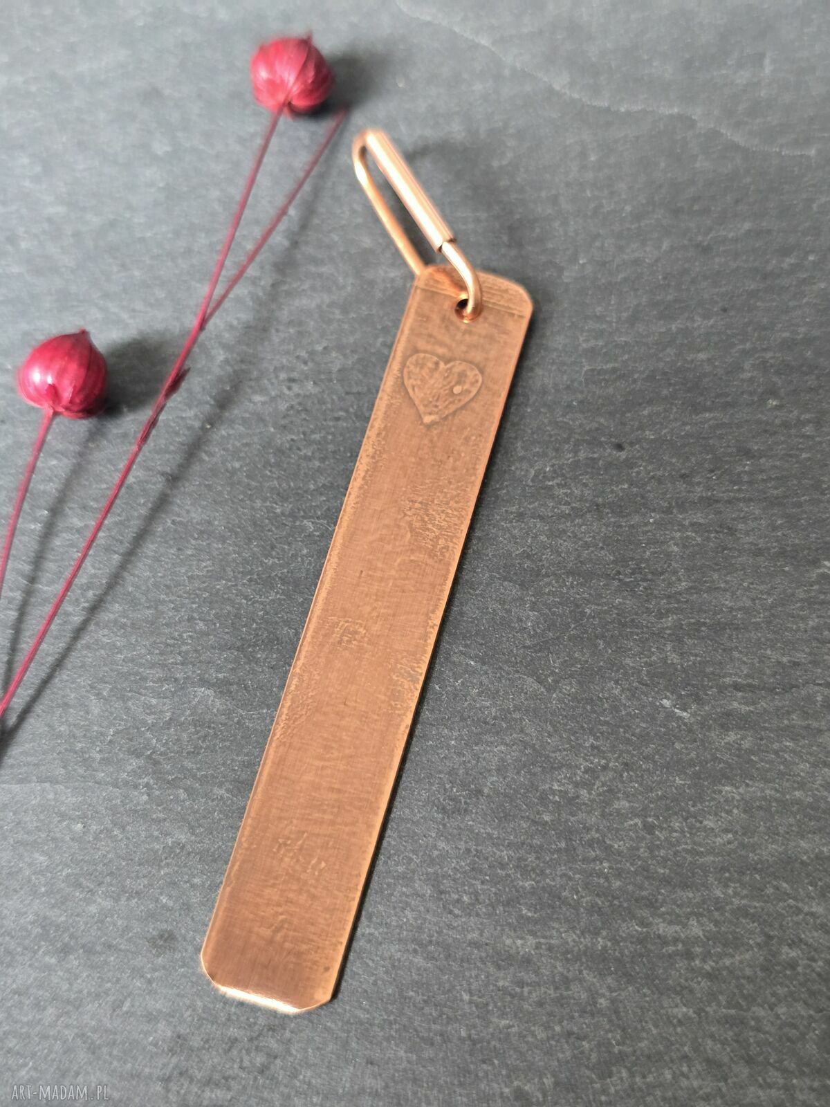 Minimalistyczny wisiorek miedziany z sercem 1 cm
