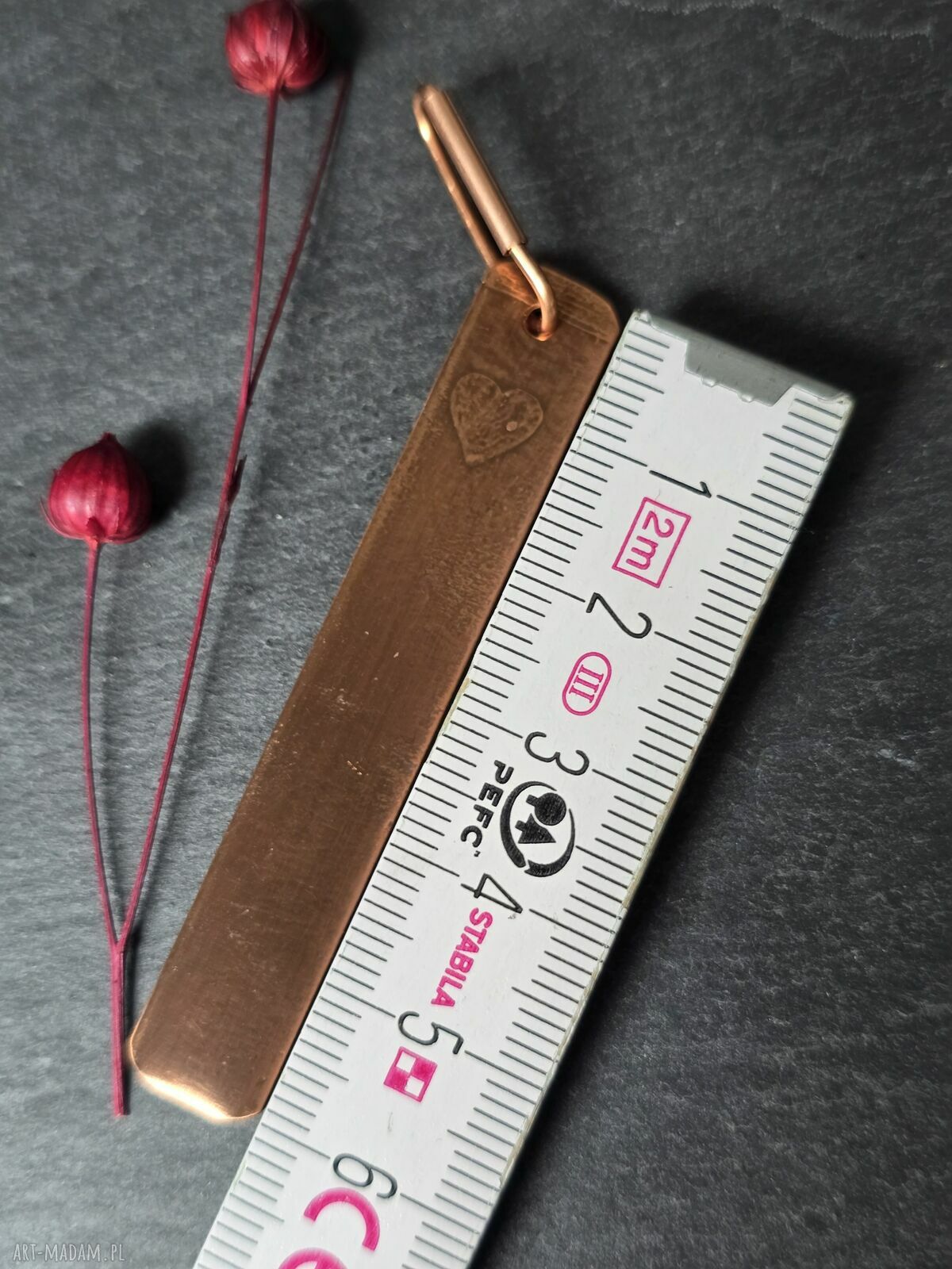 Minimalistyczny wisiorek miedziany z sercem 1 cm