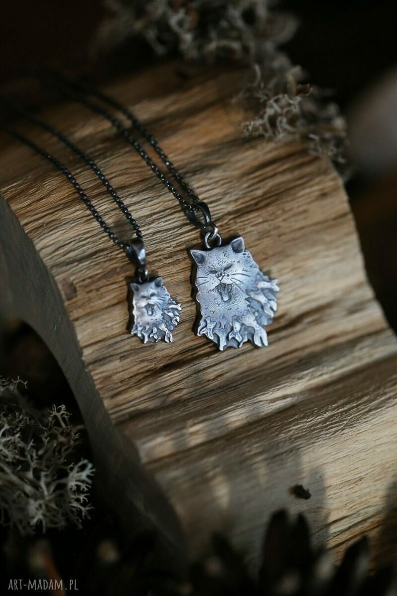 Wisiorek mini kotek ze srebra 925 - oksydowana celebrytka handmade