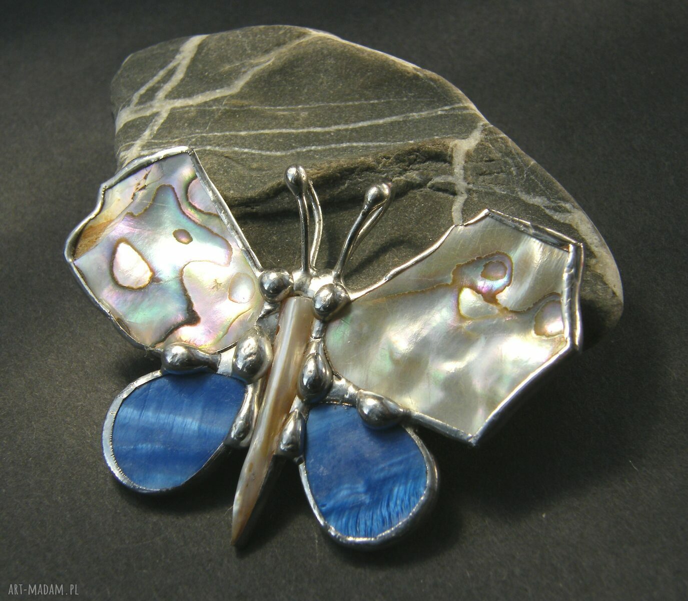 Wisiorek motyl z muszlą abalone (paua) technika Tiffany, masa perłowa
