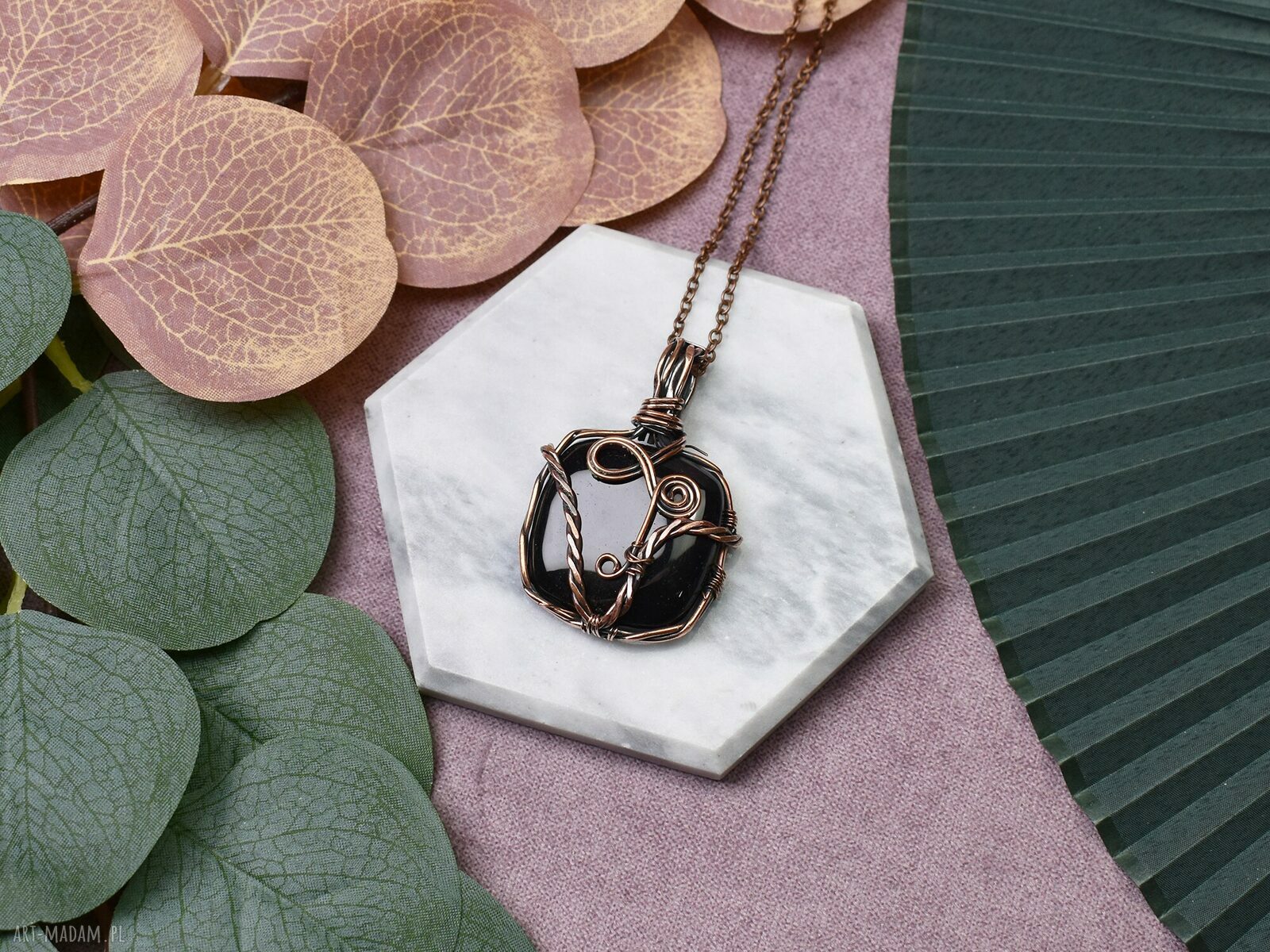 Miedziany wisiorek wire wrapping z czarnym onyksem #415 boho amulet na prezent