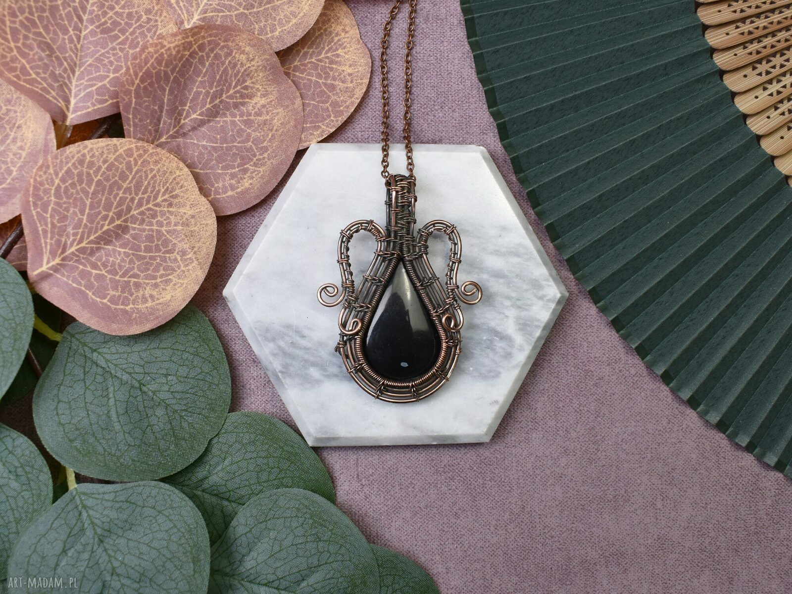 Miedziany wisiorek wire wrapping z czarnym onyksem #420