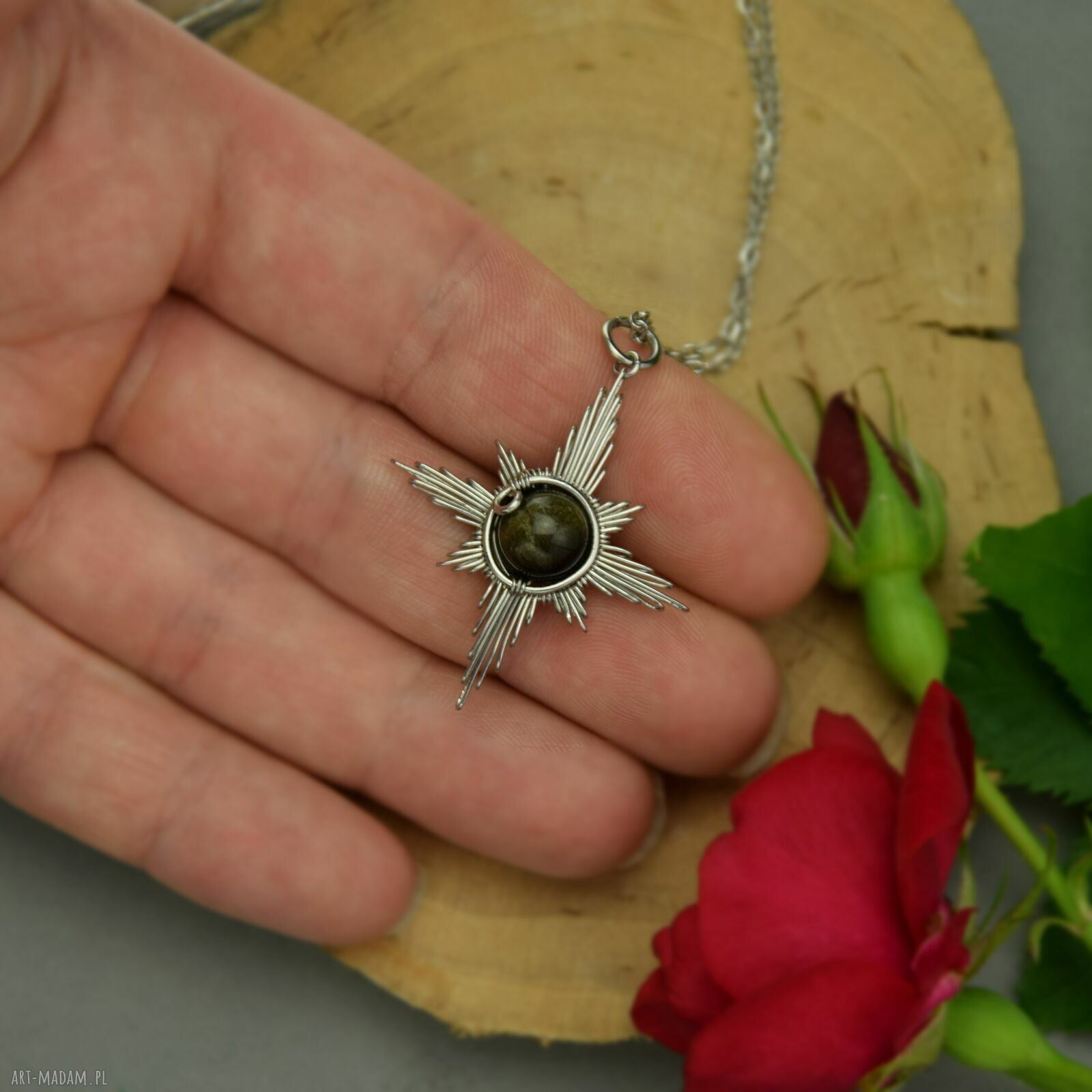 Wisiorek róża wiatrów z obsydianem złocistym - ręczny wire wrapping