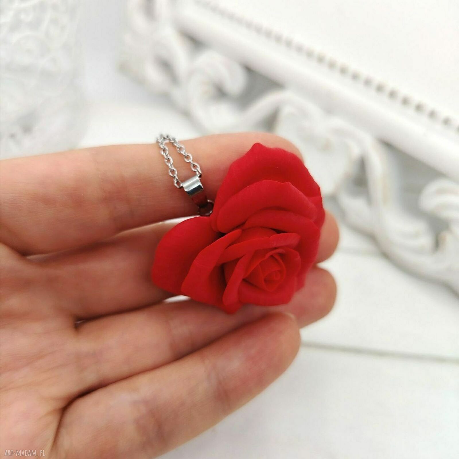 Wisiorek Serce z Czerwoną Różą Handmade - romantyczny prezent dla Niej