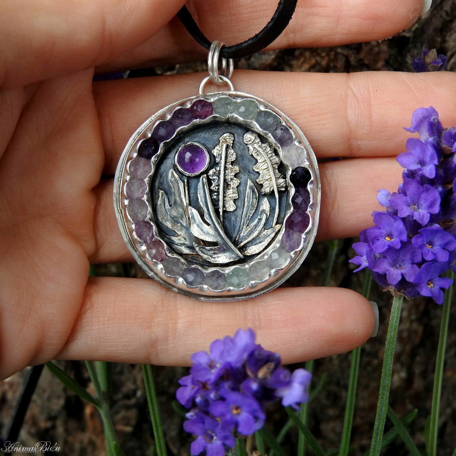Oryginalny wisiorek handmade dla miłośniczki wyjątkowej biżuterii