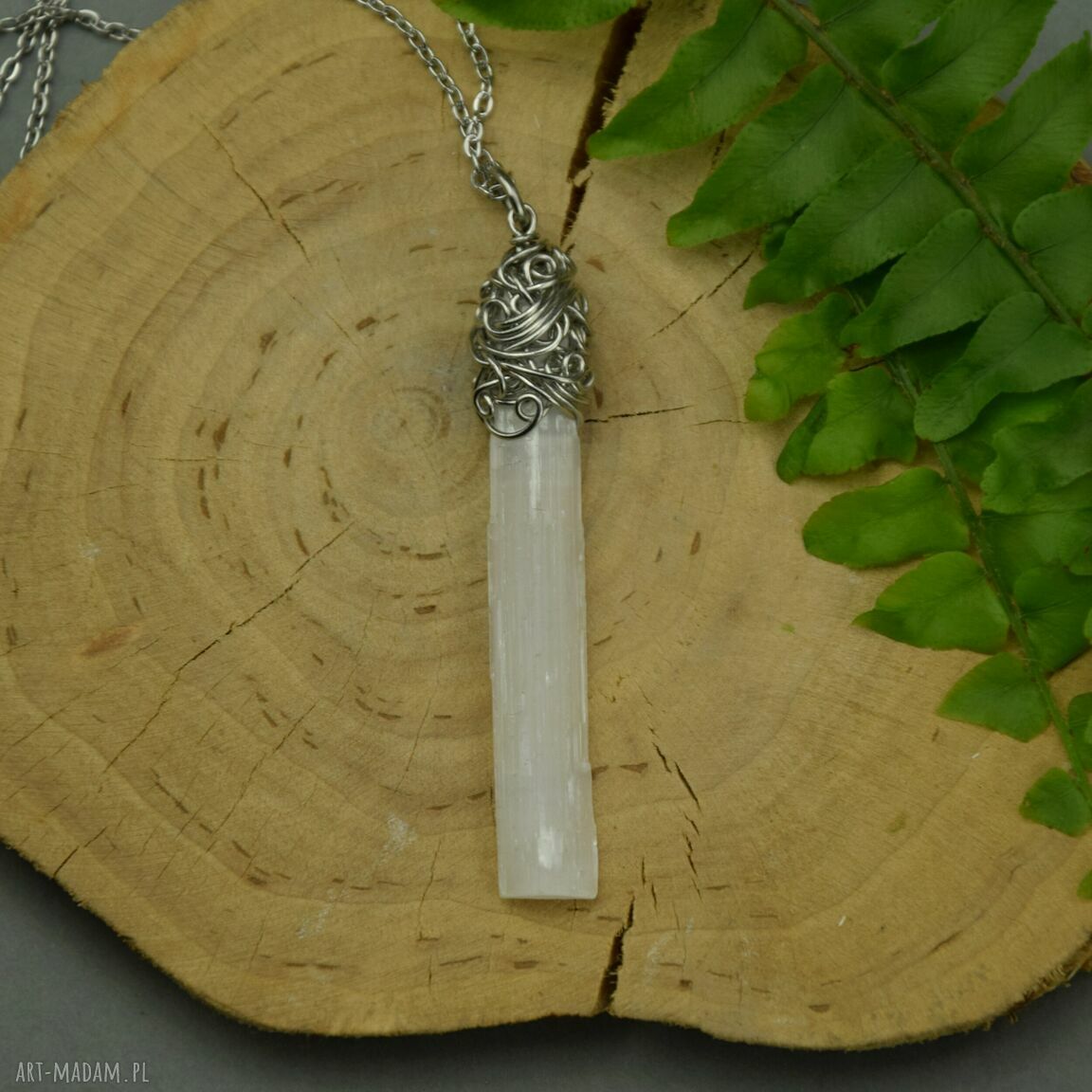 Wisiorek talizman z surowego selenitu - kamień księżycowy w wire wrapping