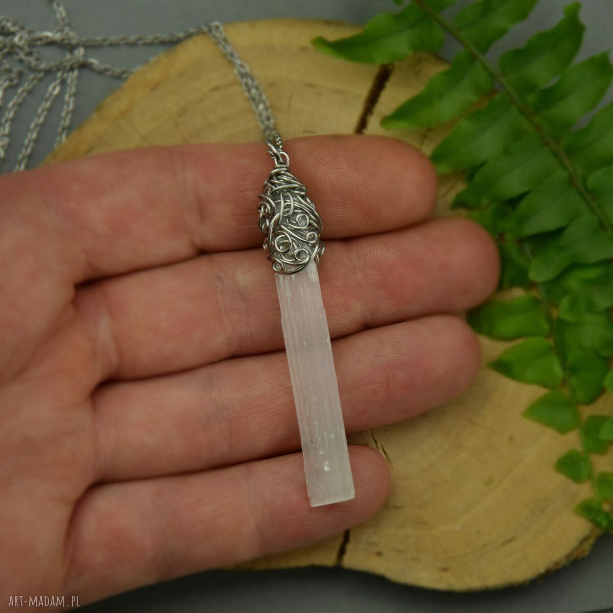 Wisiorek talizman z surowego selenitu - kamień księżycowy w wire wrapping