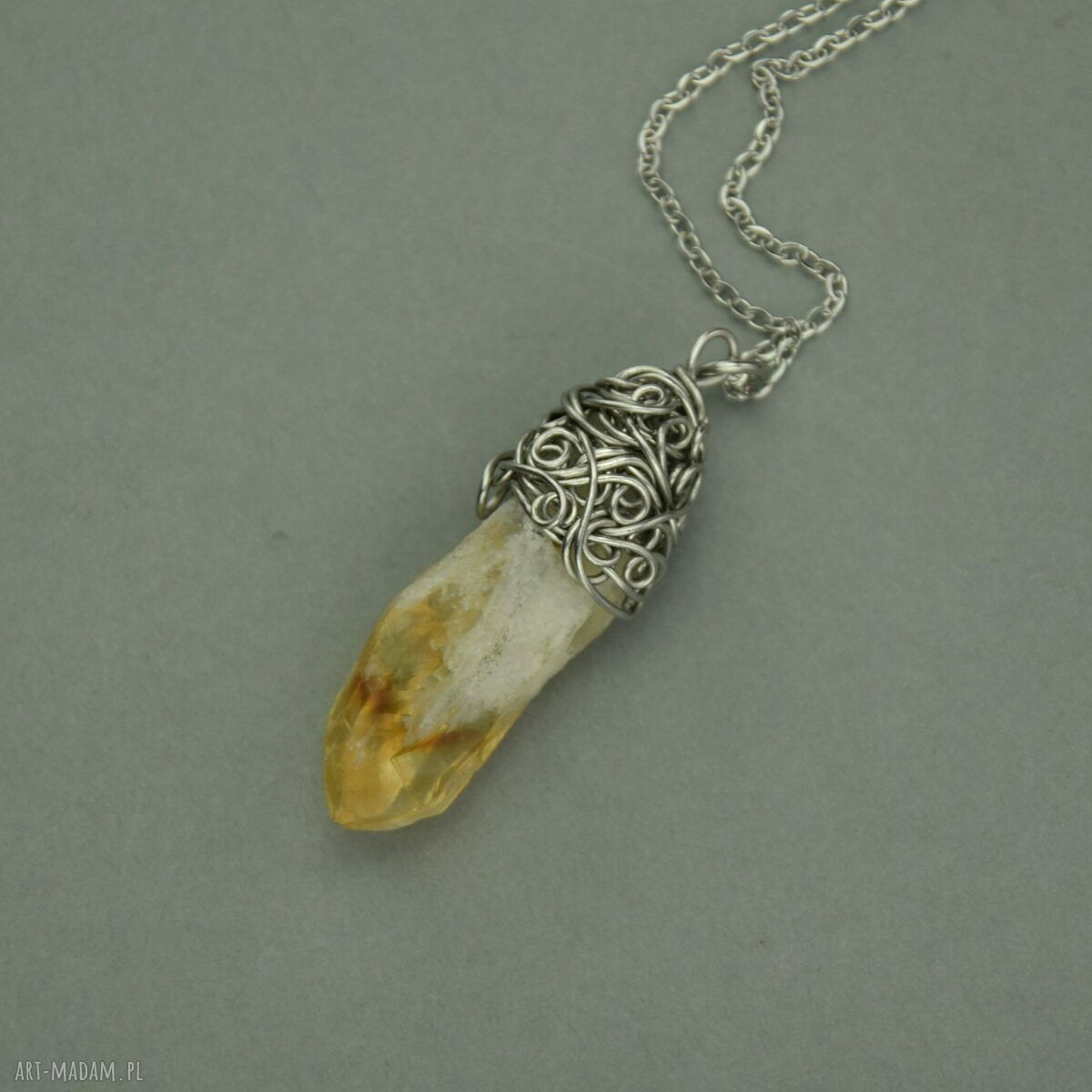 Wisiorek talizman z surowym cytrynem - wire wrapping ze stali chirurgicznej
