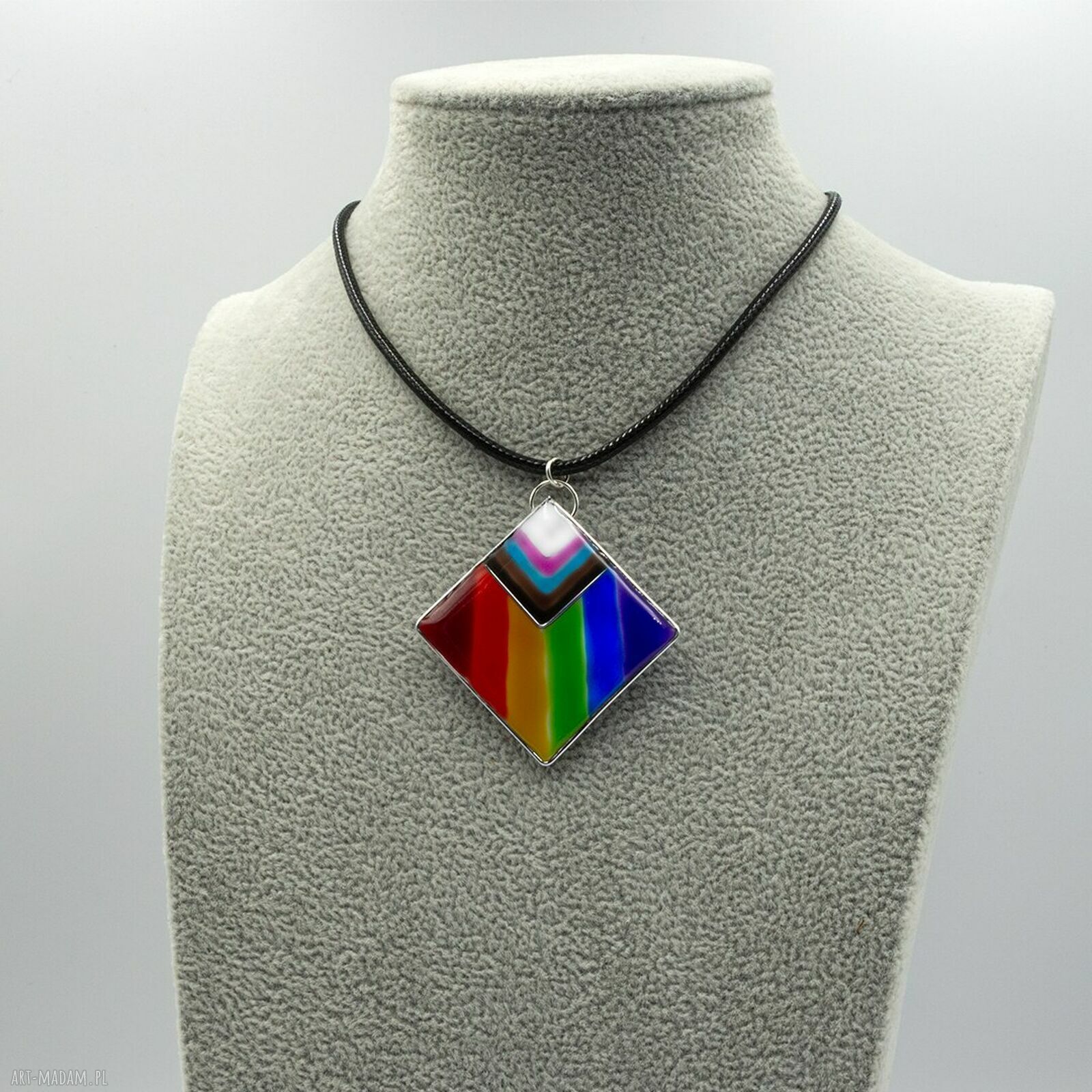 Wisiorek tęczowy Pride z żywicy LGBT - handmade na rzemieniu 45 cm