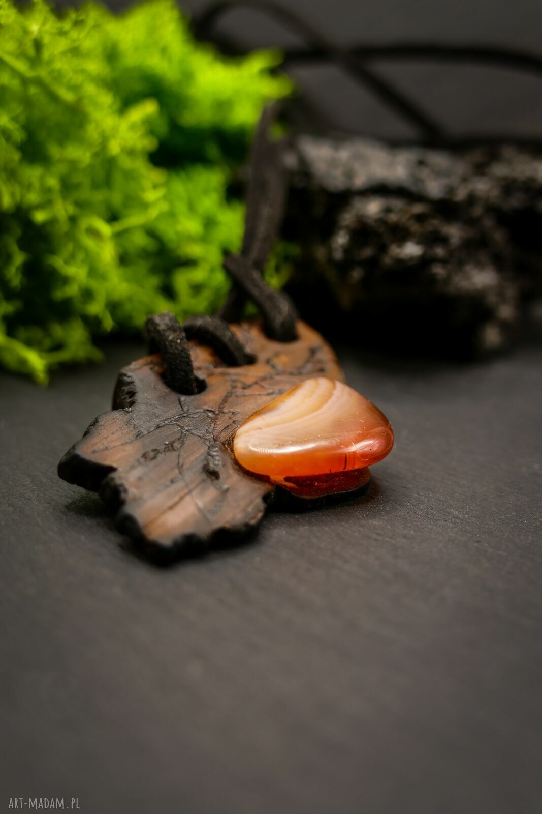 Wisiorek „Wierzbowy Karneol” - pirografia w drewnie, handmade