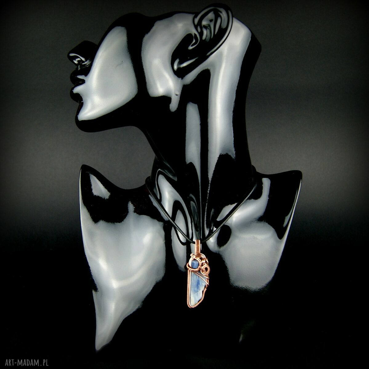 Wisiorek wire wrapping z kyanitem