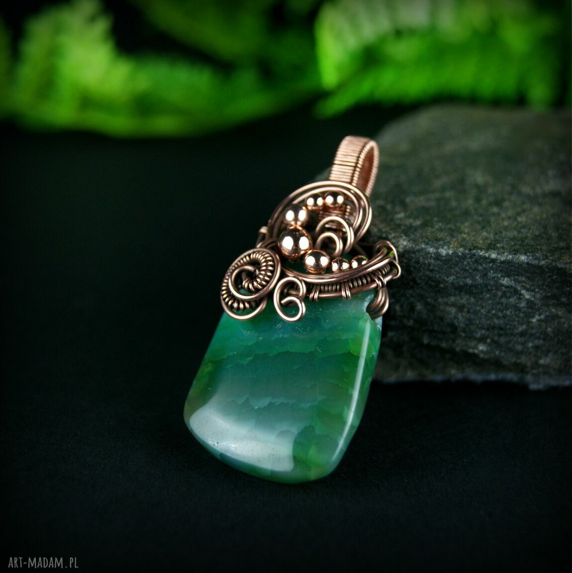 Wisiorek wire wrapping z zielonym agatem - miedziany, ręcznie robiony