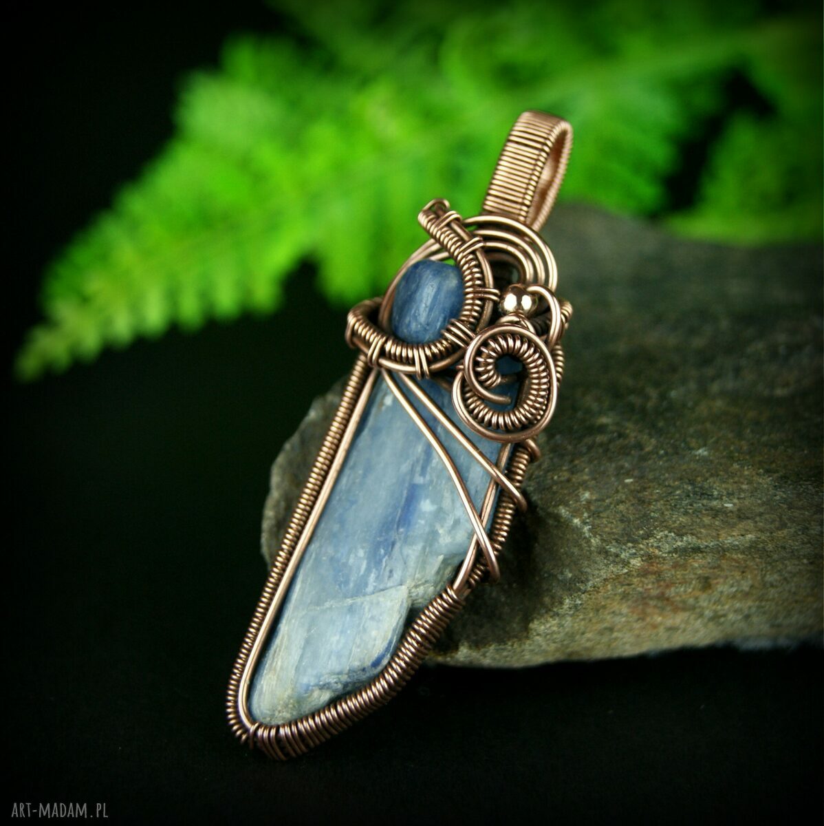Wisiorek wire wrapping z kyanitem