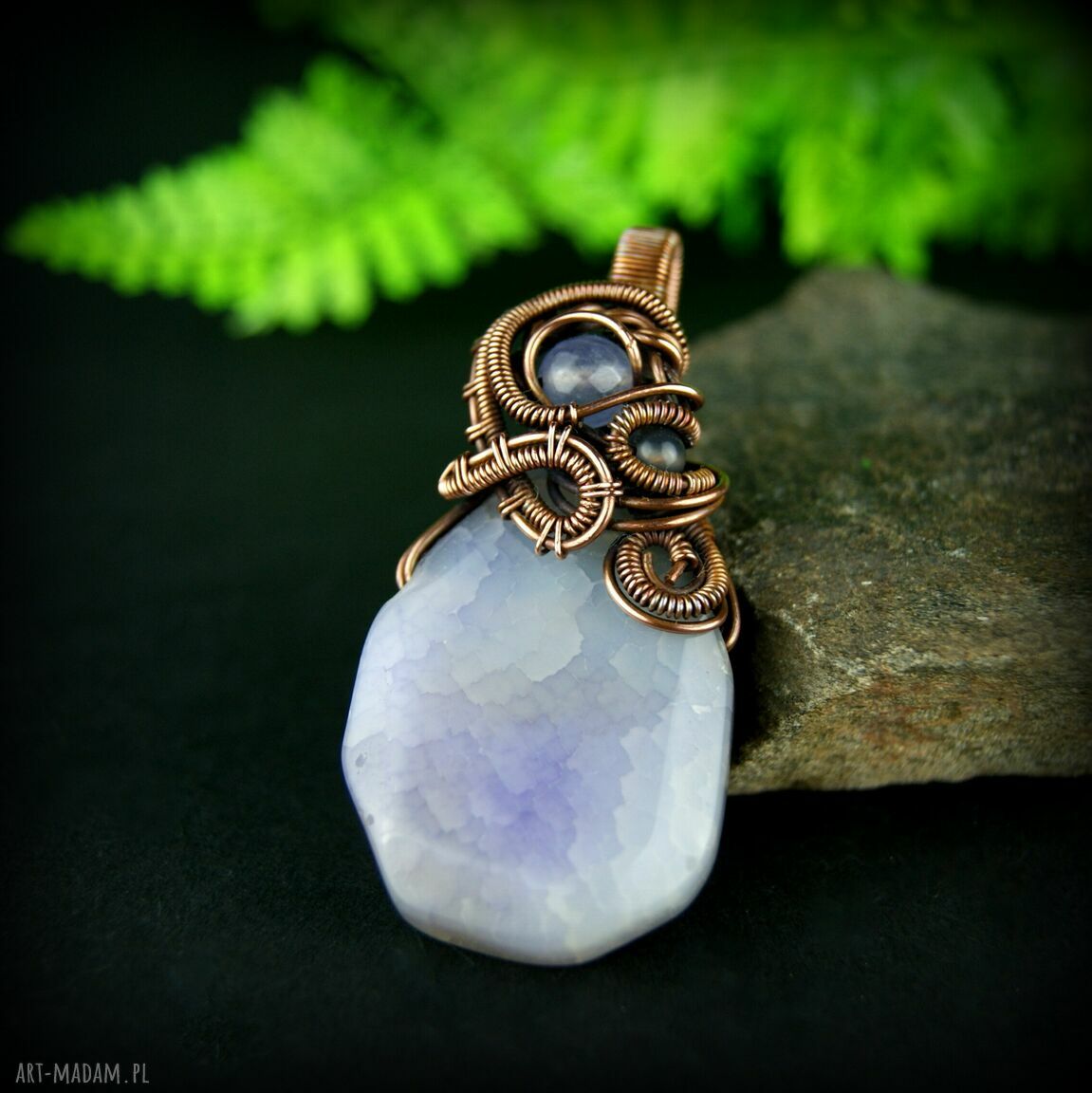 Wisiorek wire wrapping z fioletowym agatem - miedź, oksydowanie i wyjątkowy blask