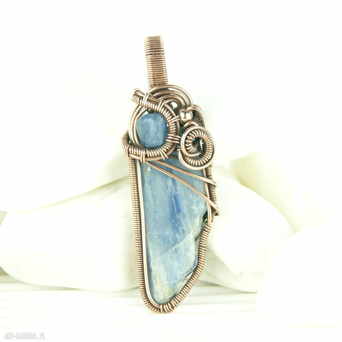 Wisiorek wire wrapping z kyanitem