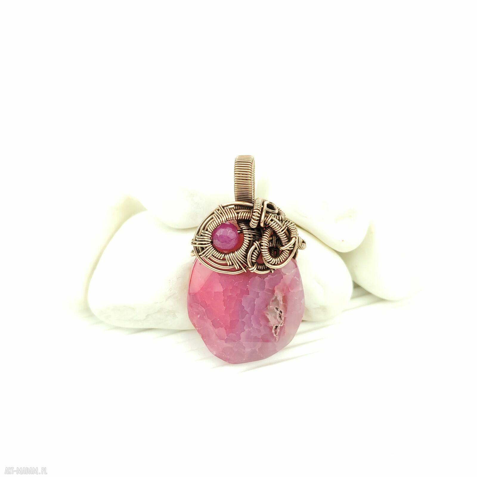 Wisiorek wire wrapping z różowym agatem - miedziana oprawa oksydowana