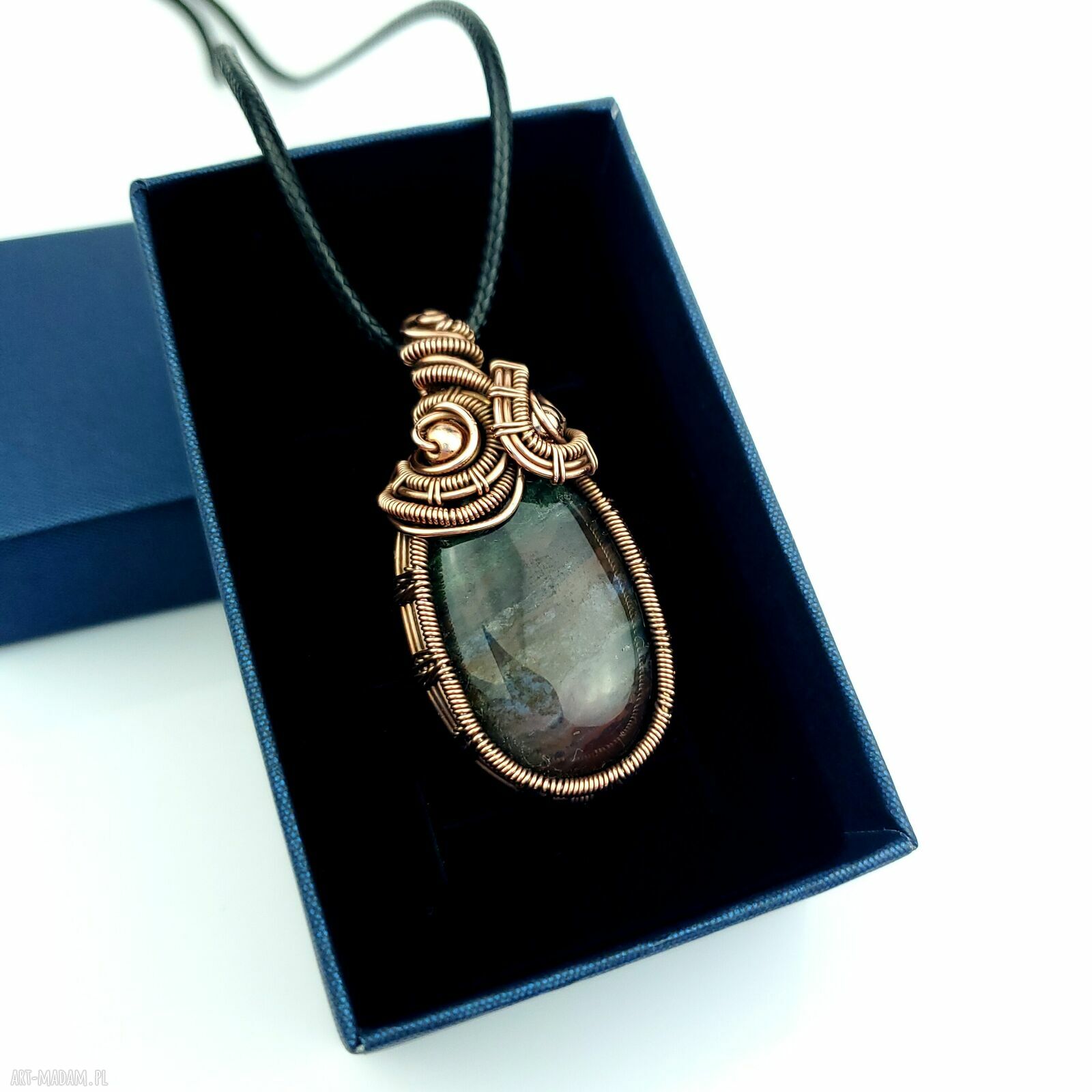 Wisiorek z agatem w technice wire wrapping