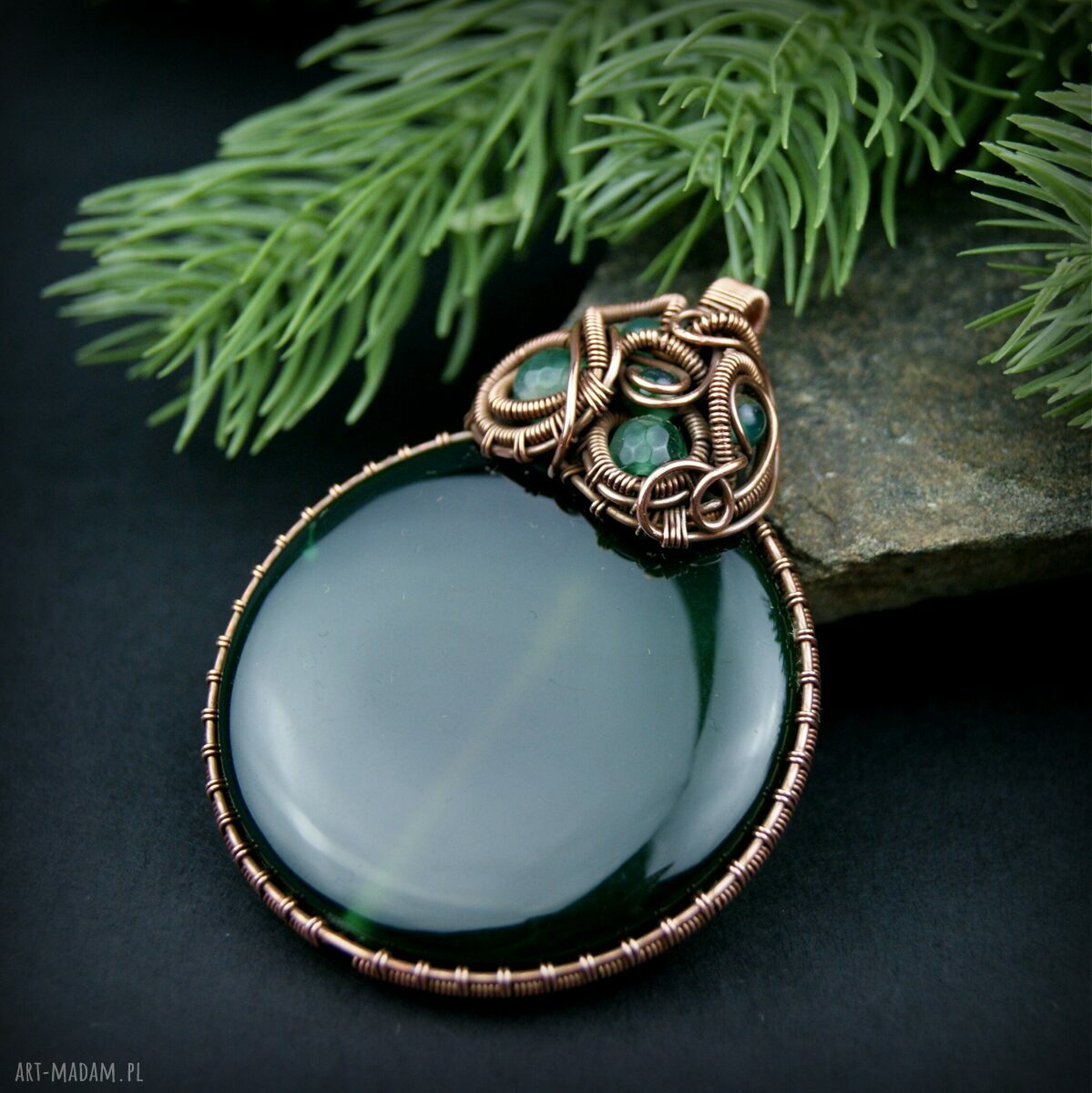 Wisiorek z dużym zielonym agatem w technice wire wrapping