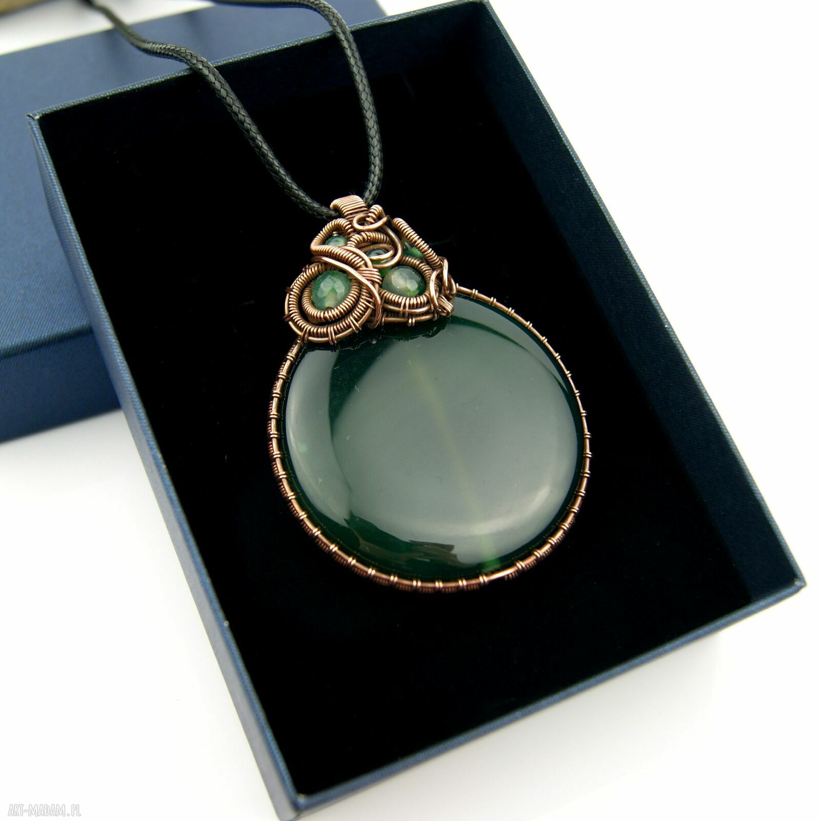 Wisiorek z dużym zielonym agatem w technice wire wrapping