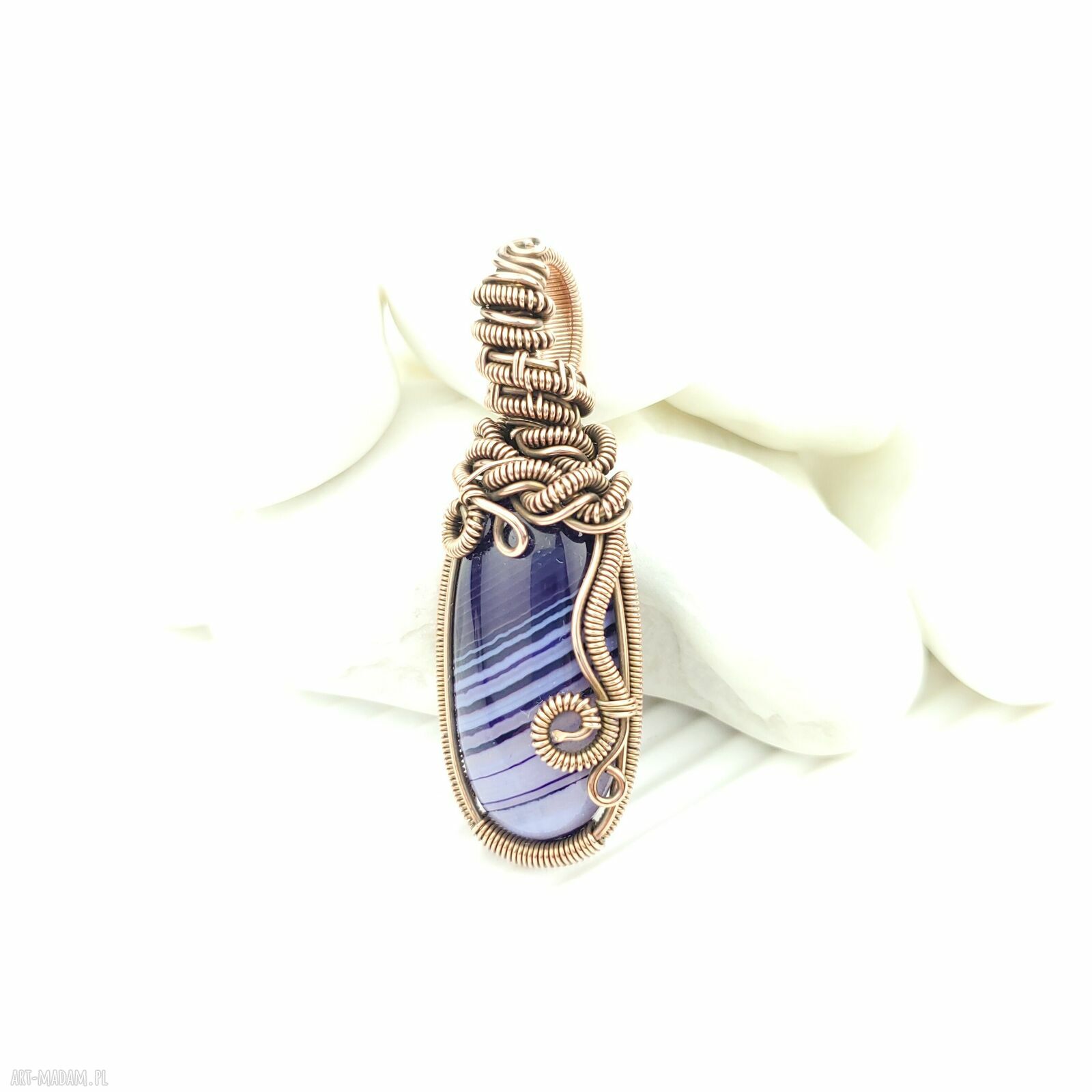 Wisiorek z fioletowym agatem w miedzianej oprawie wire wrapping